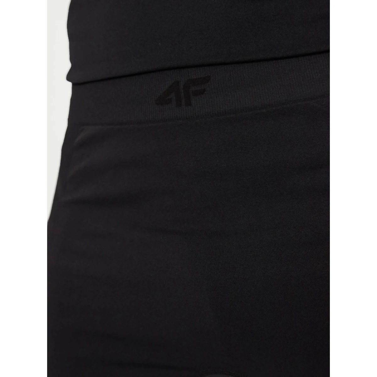 Pánske termo nohavice 4F SEAMLESS UNDERWEAR-WAW24USEAM173-20S-DEEP BLACK · záber 4