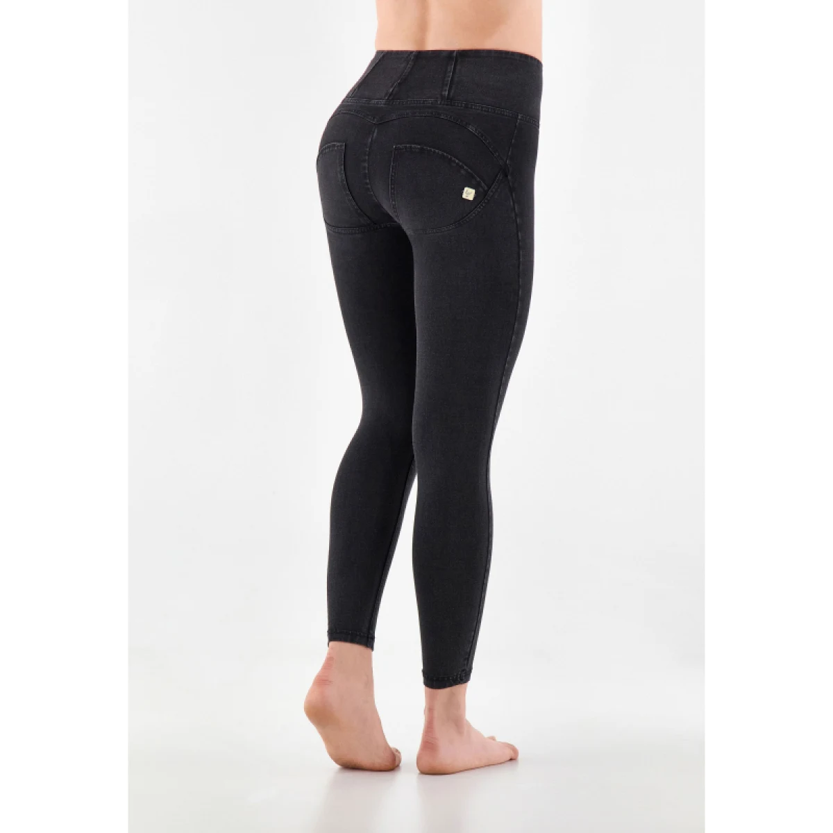 Dámske jeggings nohavice FREDDY WR.UP® superskinny push up 7 8 jeggings with high waist and zip-Black · záber 3
