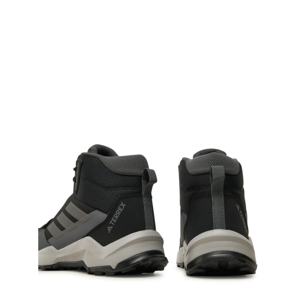 Juniorská členková turistická obuv ADIDAS Terrex AX4R Jr core black grey four grey six · záber 3