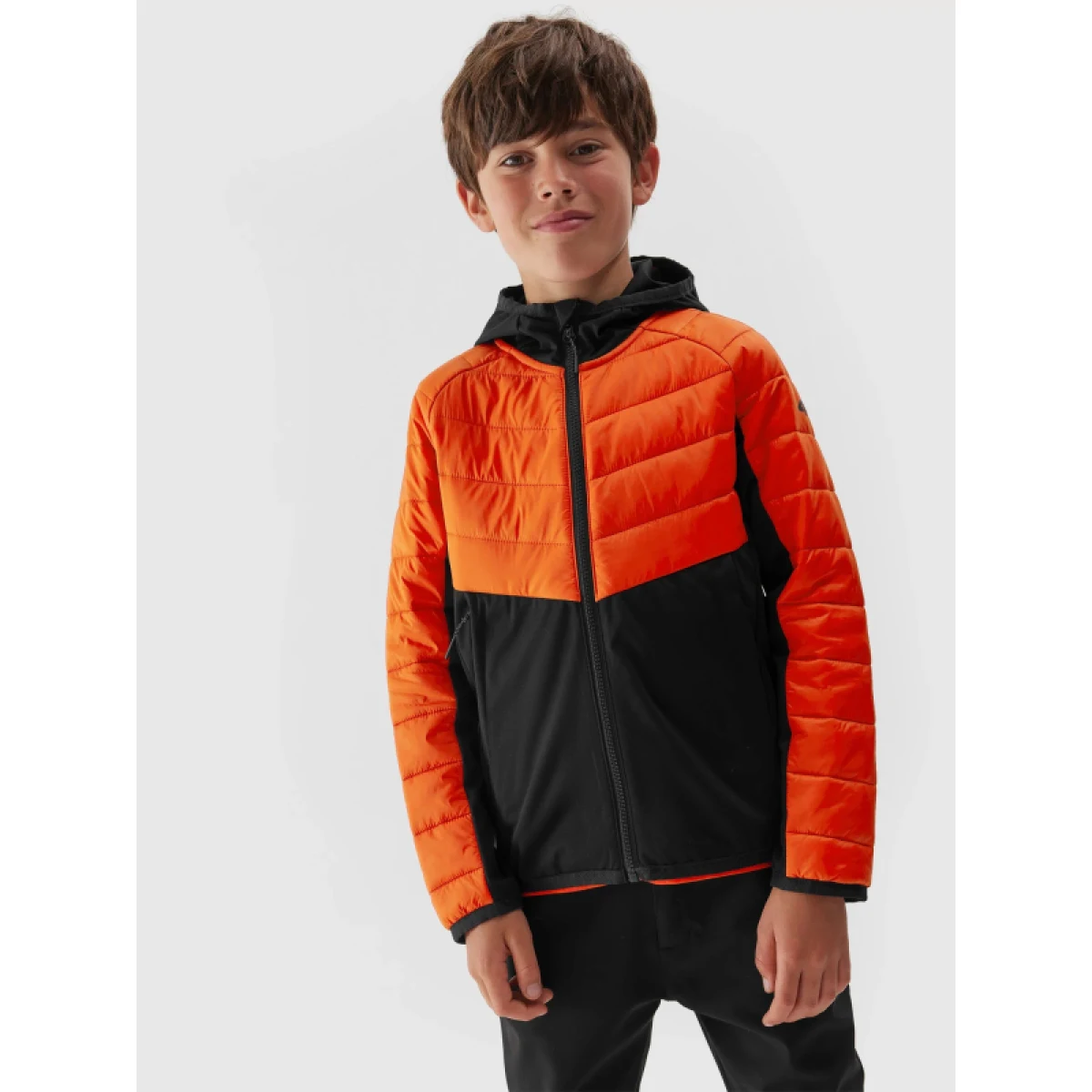 Chlapčenská turistická softshellová bunda 4F JUNIOR TECHNICAL JACKET-JAW23TTJAM282-70S-ORANGE · záber 2