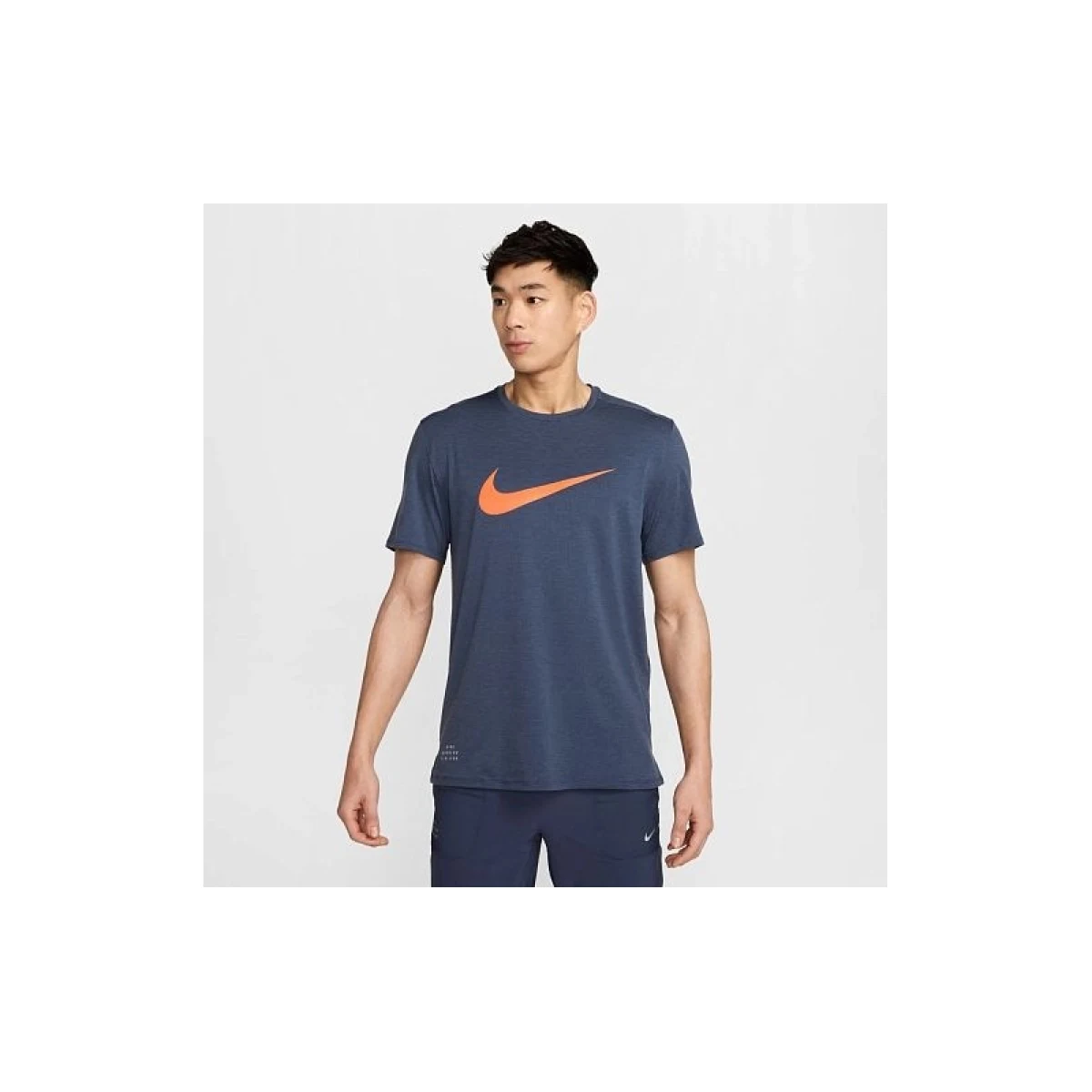 Pánske bežecké tričko s krátkym rukávom NIKE Rise 365 Run Division (SP55)(52) · záber 2