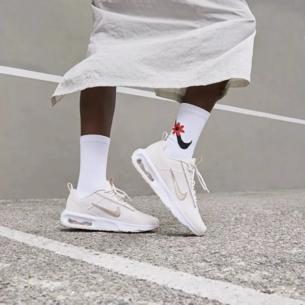 Dámska rekreačná obuv NIKE Air Max INTRLK light soft pink white shimmer · záber 4