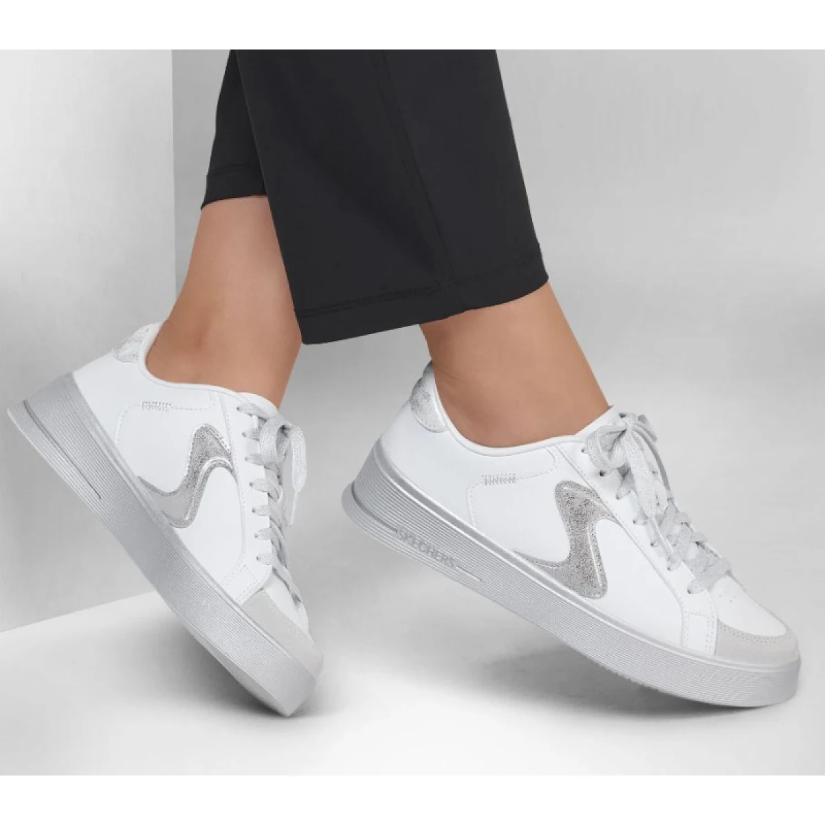 Dámska rekreačná obuv SKECHERS Hiland Quite Chic white silver · záber 5