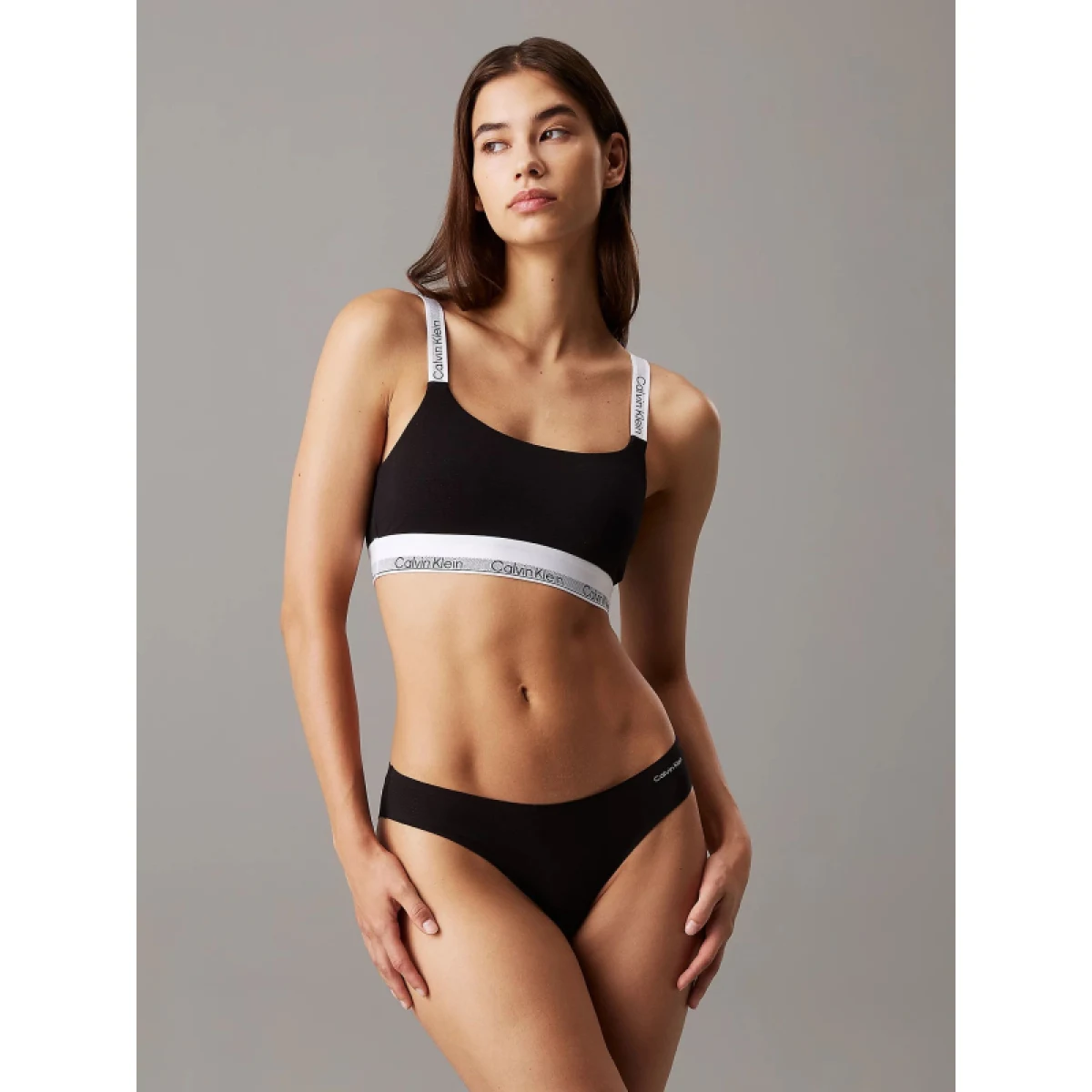 Dámska podprsenka CALVIN KLEIN LIGHTLY LINED BRALETTE-Black · záber 2