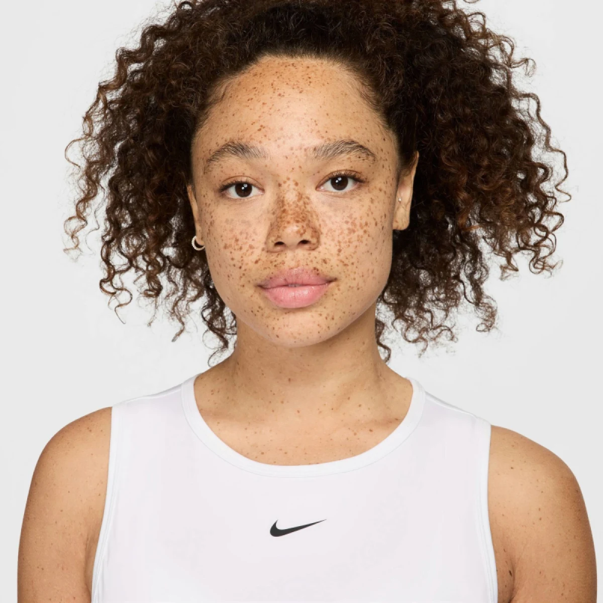 Dámske tréningové tričko s krátkym rukávom NIKE PRO DF 365 CROP TANK-100 WHITE BLACK · záber 5