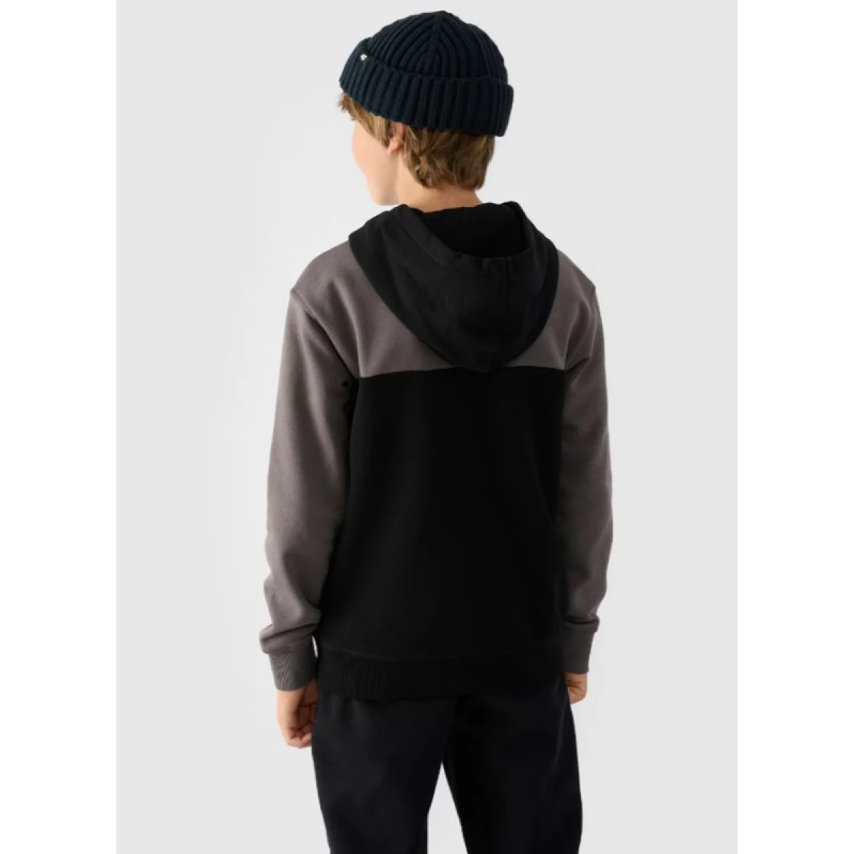 Chlapčenská mikina s kapucňou 4F JUNIOR SWEATSHIRT-JWAW24TSWSM1222-20S-DEEP BLACK · záber 3