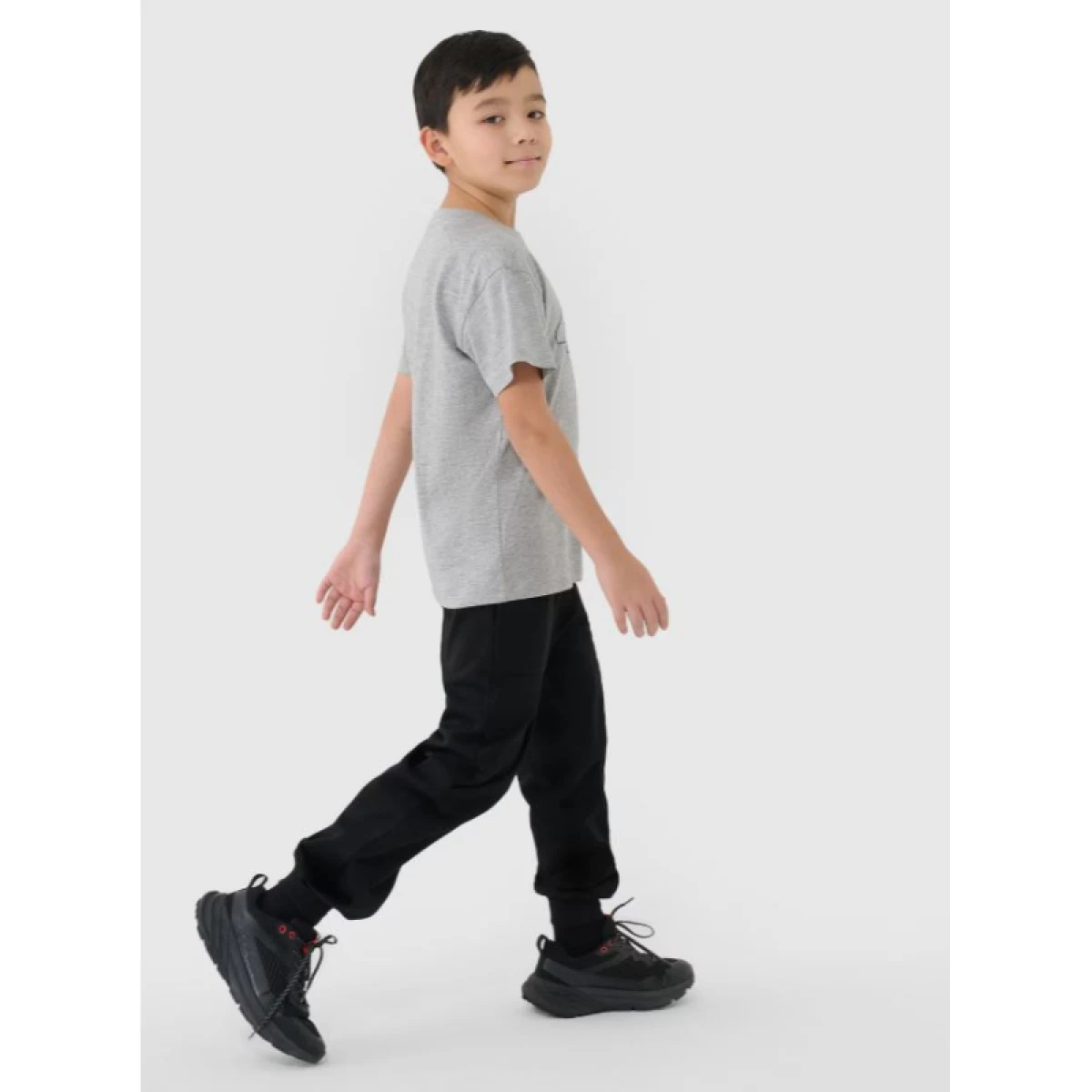 Chlapčenské tričko s krátkym rukávom 4F JUNIOR TSHIRT M2331-25M-GREY MELANGE · záber 5