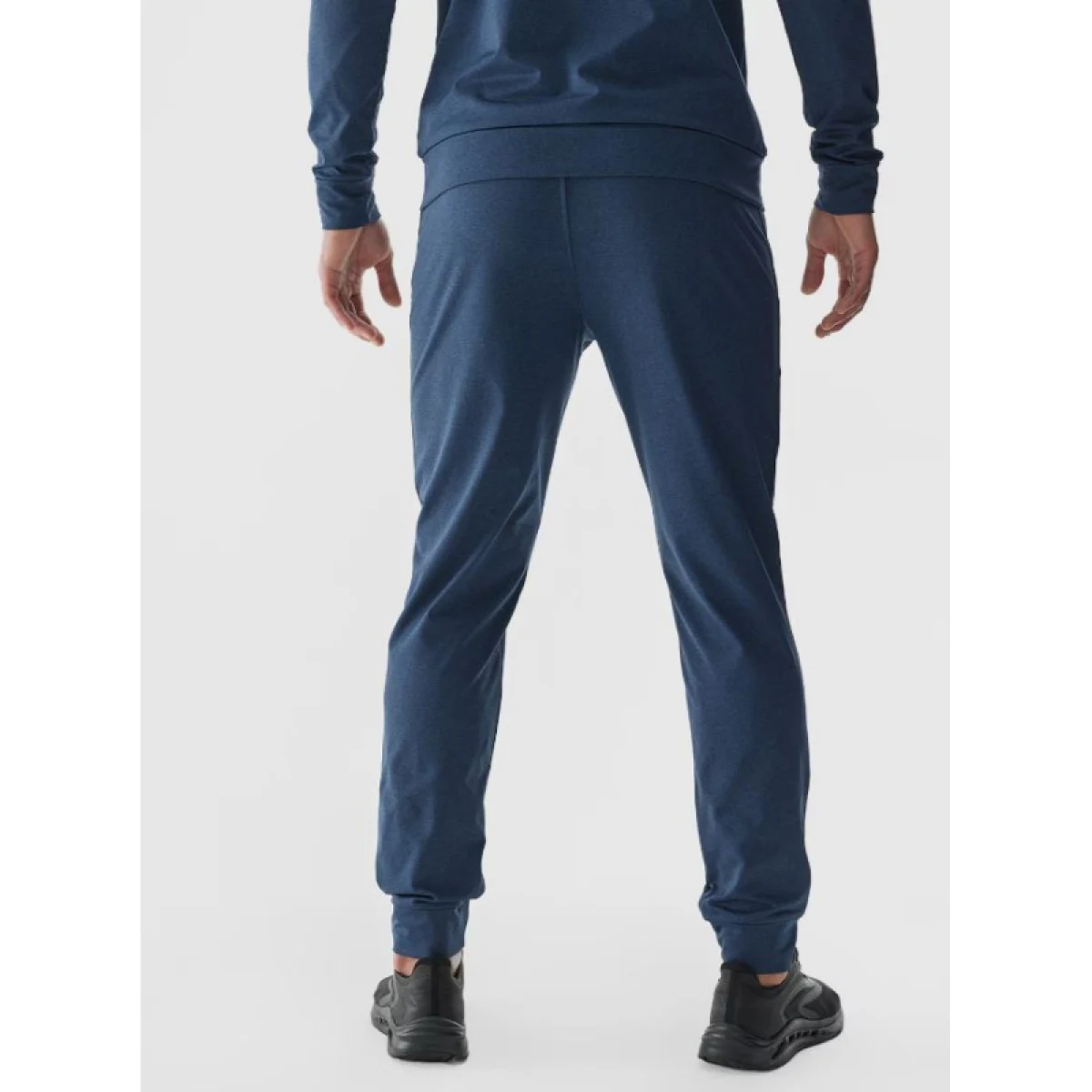 Pánske zateplené tepláky 4F TROUSERS FNK-WAW24TFTRM682-31M-NAVY MELANGE · záber 2