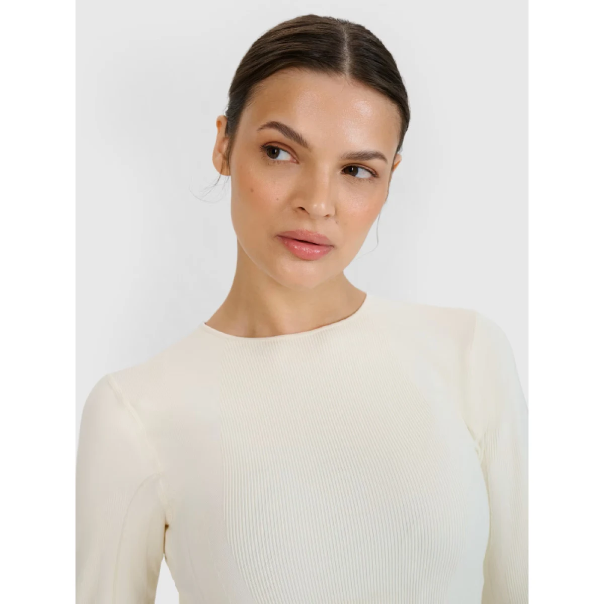 Dámske tréningové tričko s dlhým rukávom 4F LONGSLEEVE FNK F403-11S-OFF WHITE · záber 5