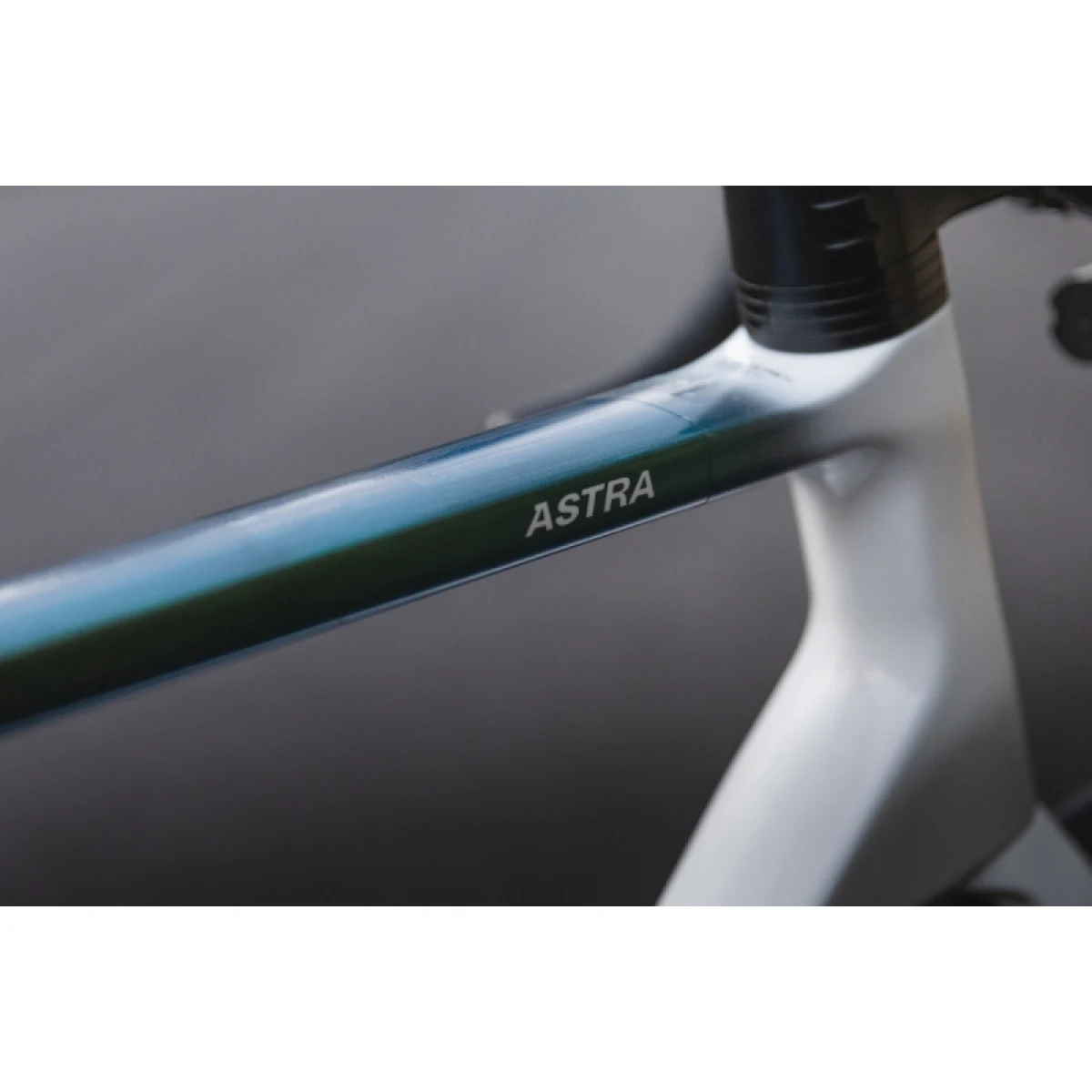 Cestný bicykel BASSO Astra disc, Shimano 105 Di2, Microtech MrLite, pop green · záber 5