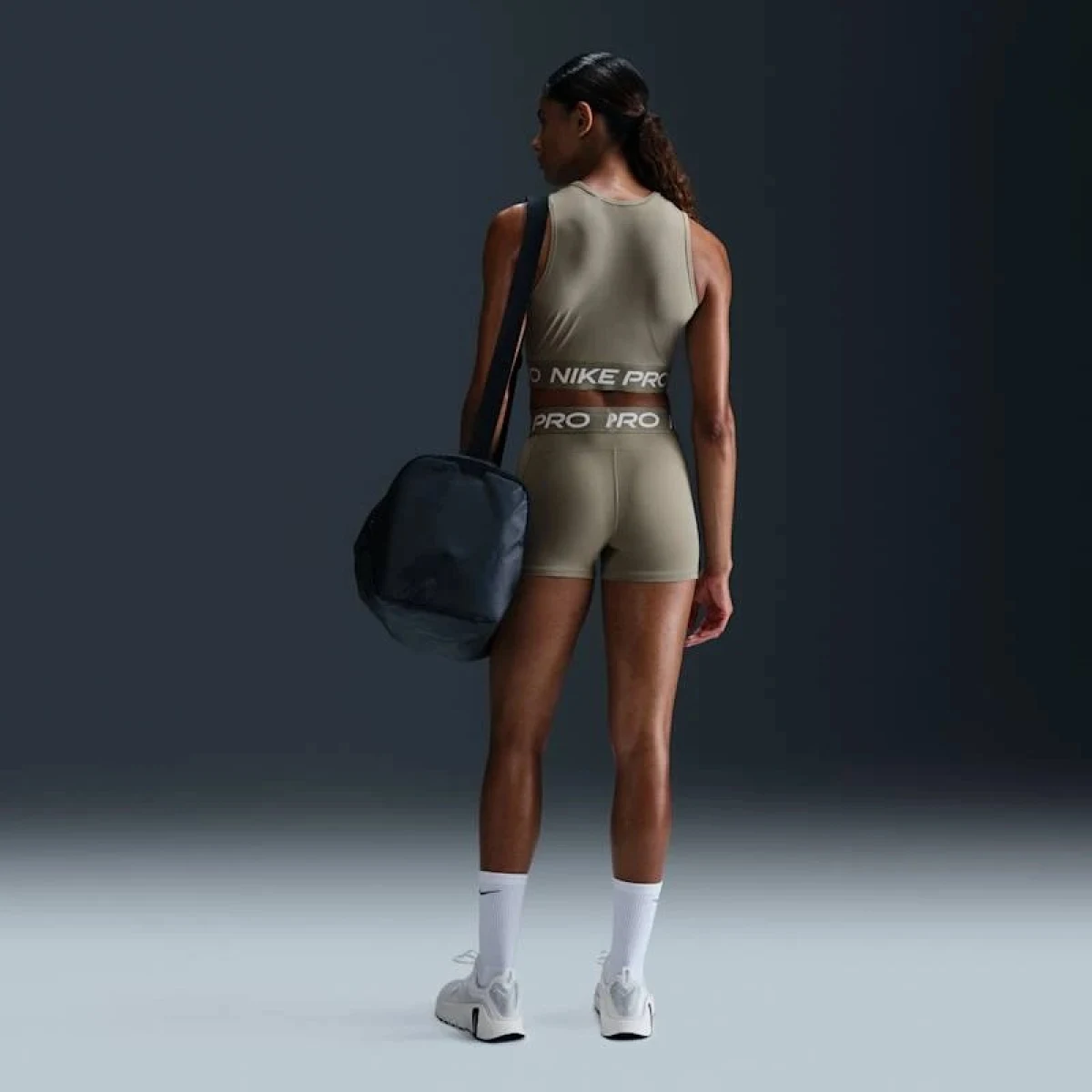 Dámske tréningové tielko NIKE PRO DF 365 CROP TANK-320-Beige · záber 5