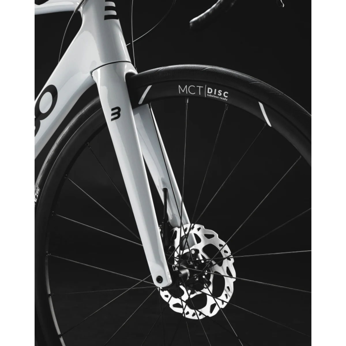 Cestný bicykel BASSO Venta disc, stone gray, Shimano 105, Microtech MCT · záber 2