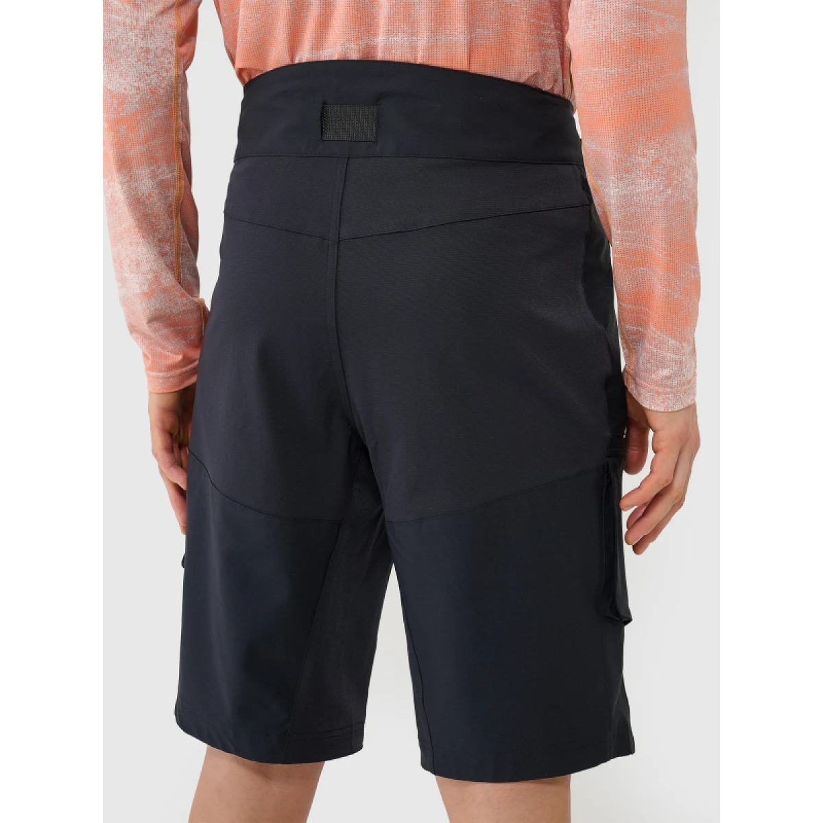 Pánske tréningové kraťasy 4F SHORTS FNK-WSS25TFSHM0886-20S-DEEP BLACK · záber 4