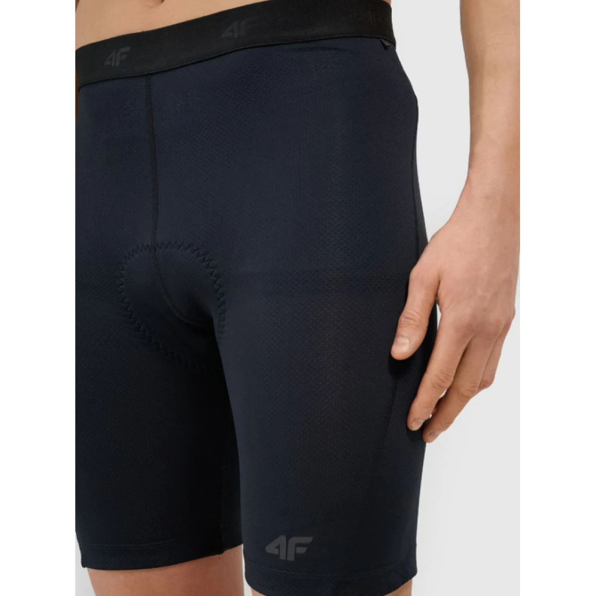 Pánske cyklistické nohavice 4F SHORT TIGHTS FNK-WSS25TFSTM031-20S-DEEP BLACK · záber 2