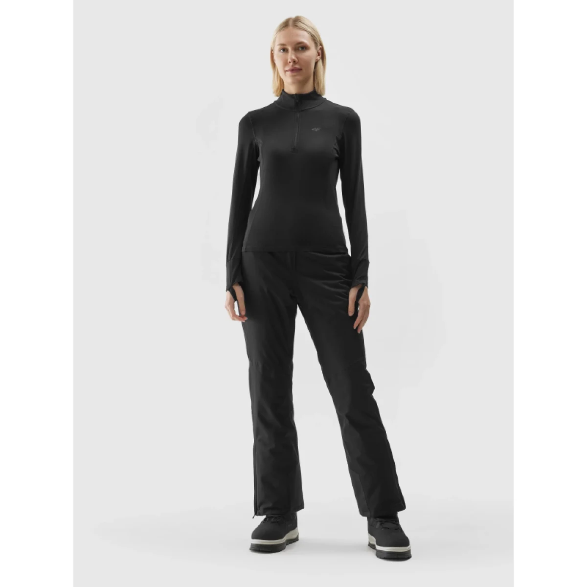 Dámska zateplená lyžiarska mikina s 1 2 zipsom 4F BRUSHED UNDERWEAR-AW23UBRUF043-20S-DEEP BLACK · záber 4