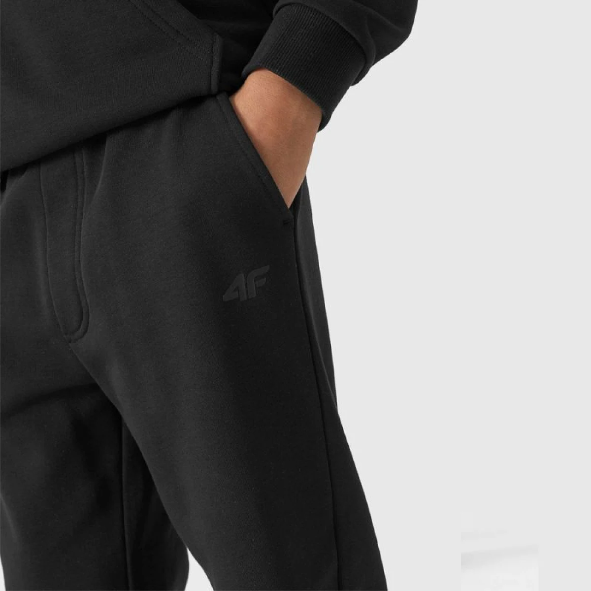 Chlapčenské tepláky 4F JUNIOR TROUSERS-4FJWSS24TTROM591-31S-NAVY · záber 4