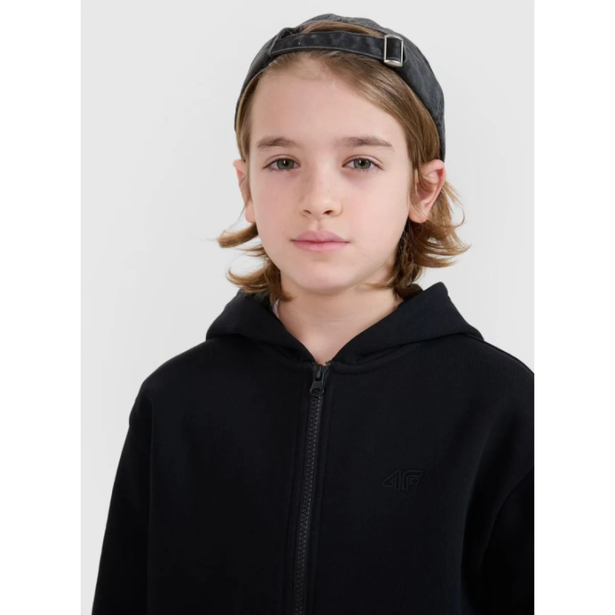 Chlapčenská zateplená mikina so zipsom 4F JUNIOR SWEATSHIRT M1859-4FJWMM00TSWSM1859-20S-DEEP BLACK · záber 2