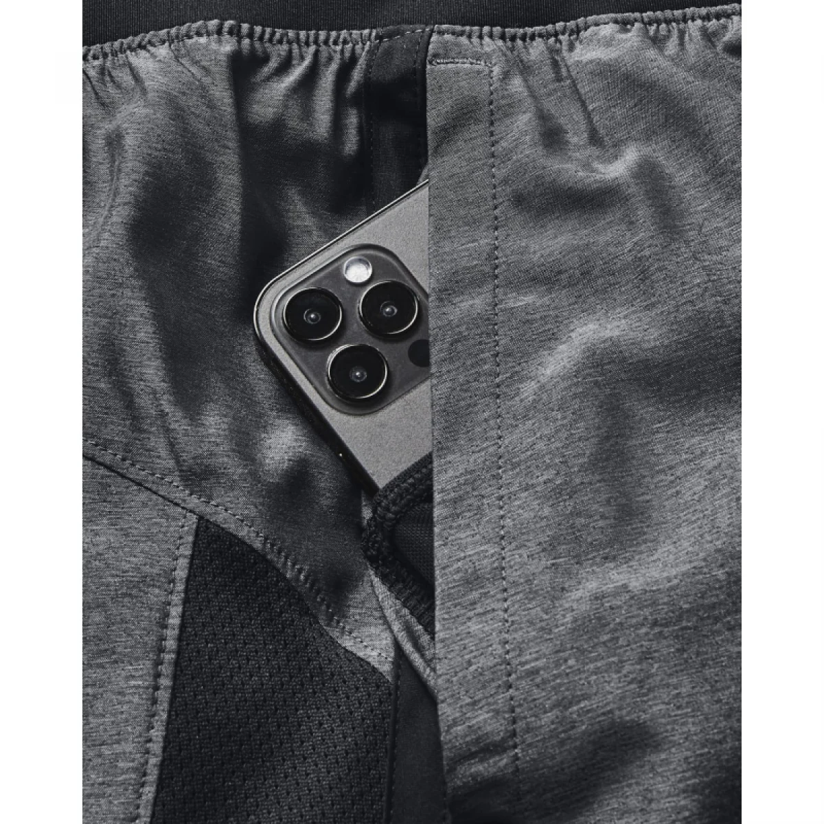 Pánske tréningové kraťasy UNDER ARMOUR UA LAUNCH 7 HEATHER SHORTS-BLK · záber 5