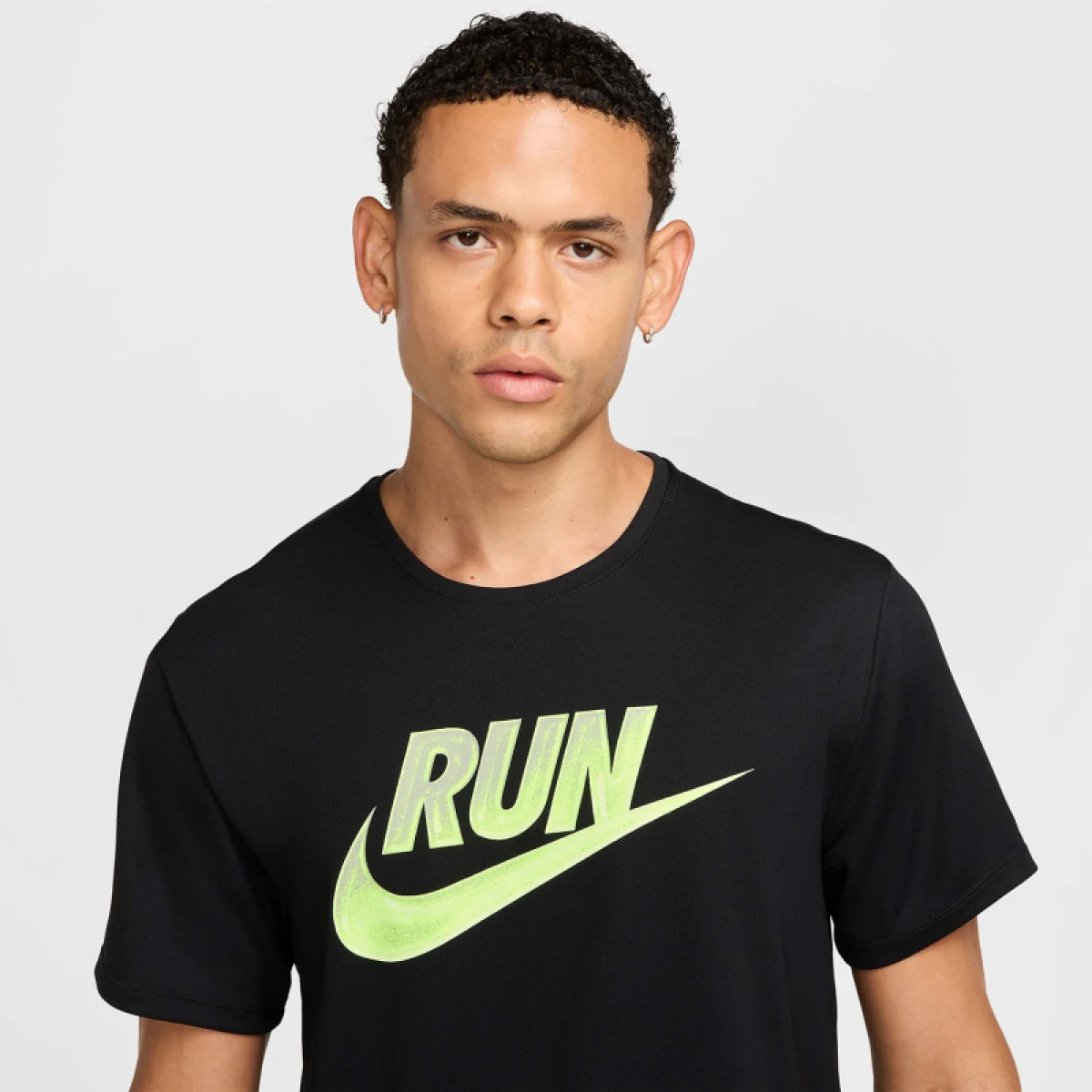 Pánske bežecké tričko s krátkym rukávom NIKE Miler Run Energy (SP55)(52) · záber 4