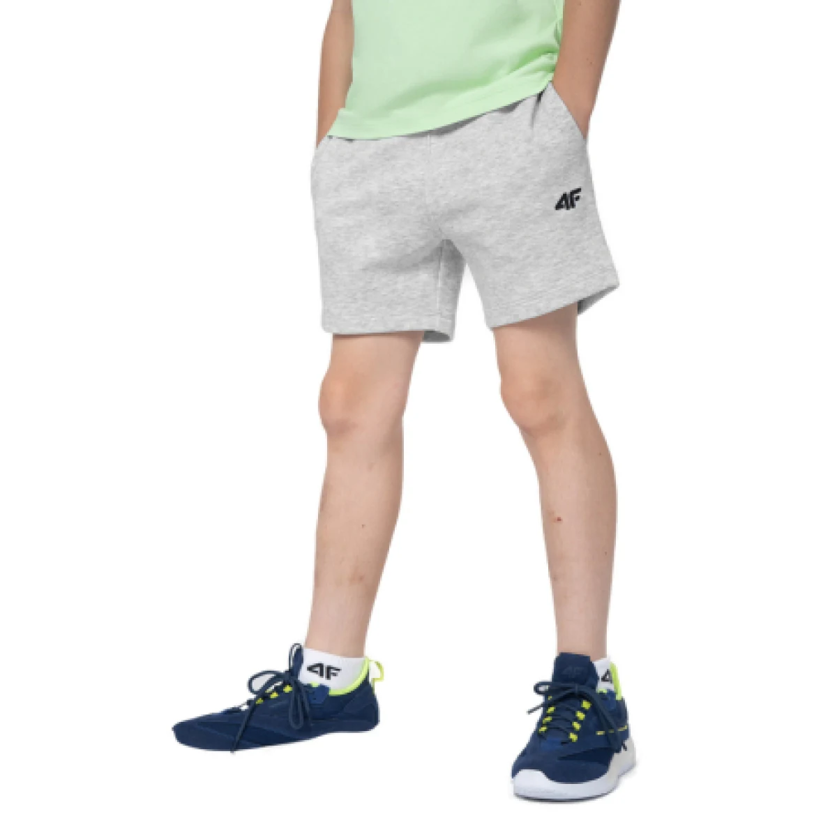 Chlapčenské teplákové kraťasy 4F JUNIOR SHORTS CAS M048-27M-COLD LIGHT GREY MELANGE · záber 1
