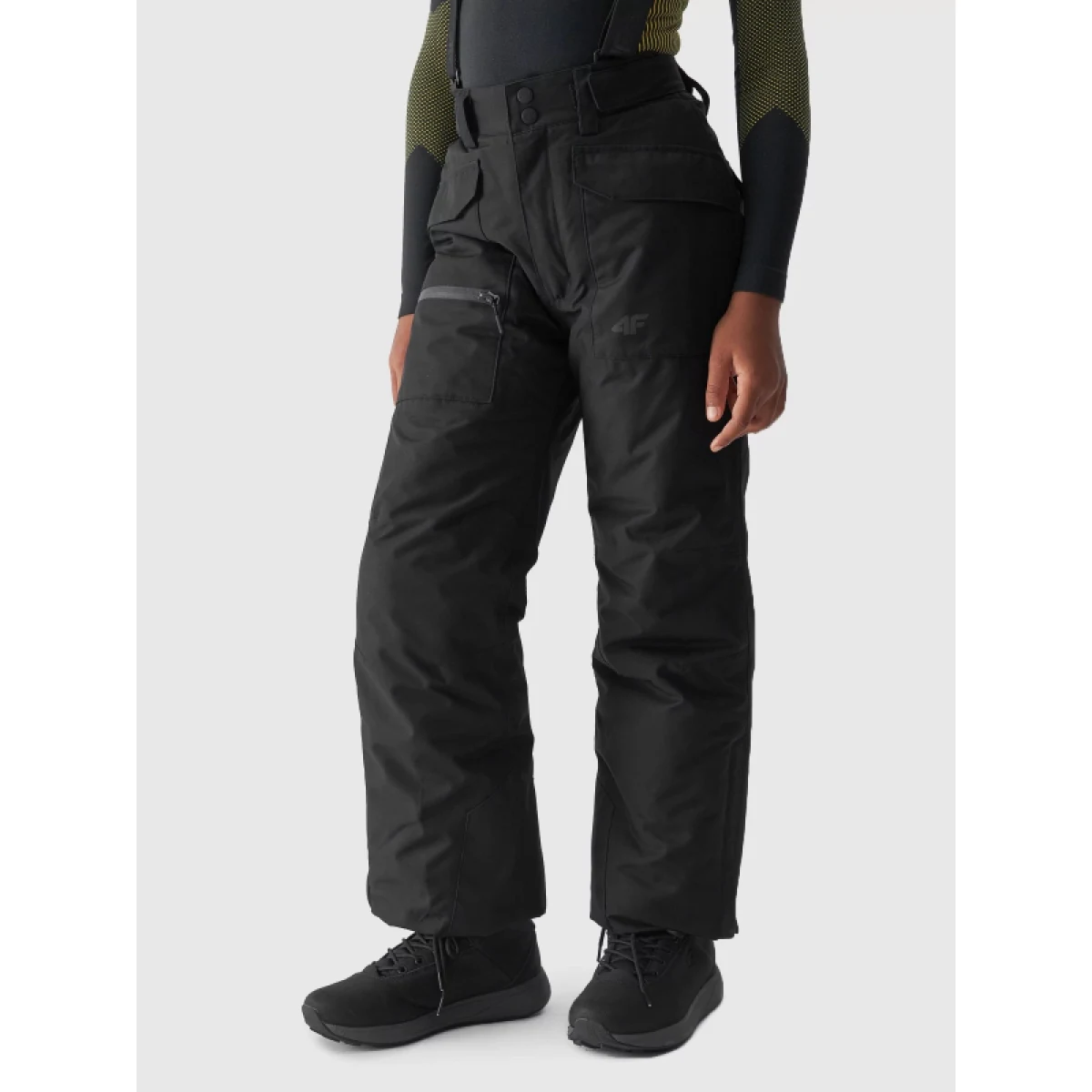 Chlapčenské lyžiarske nohavice 4F JUNIOR TROUSERS FNK-JAW23TFTRM360-21S-BLACK · záber 2