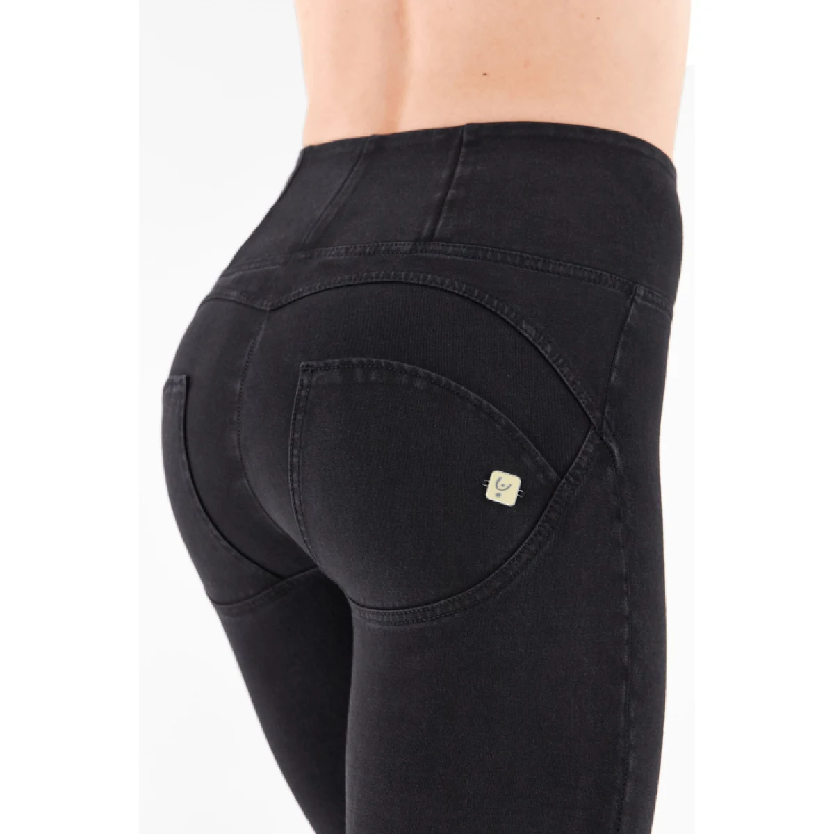 Dámske jeggings nohavice FREDDY WR.UP® skinny high waist push up jeggings in organic fabric-Black · záber 4