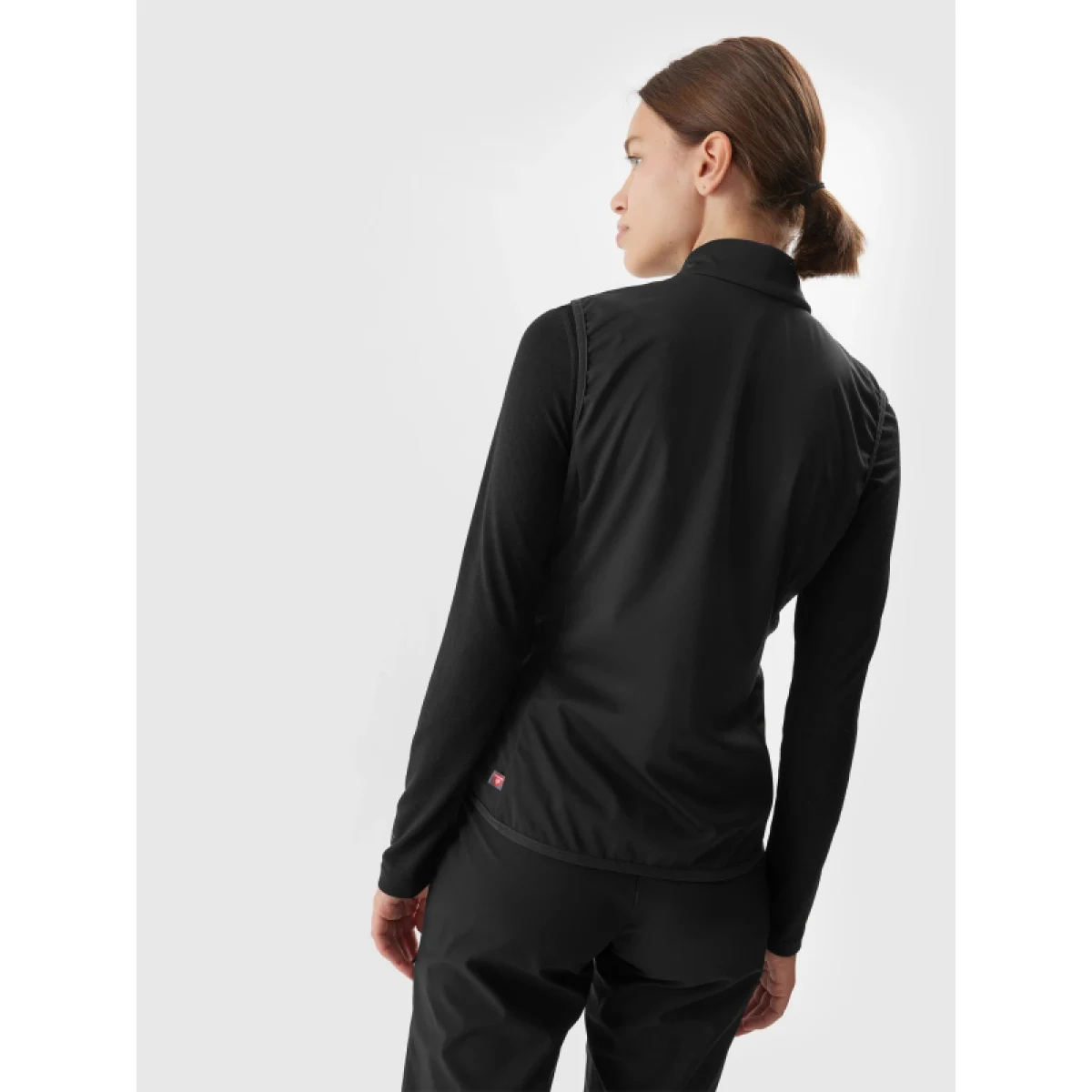 Dámska turistická vesta 4F VEST-AW23TVJAF048-82S-LIGHT BROWN · záber 4