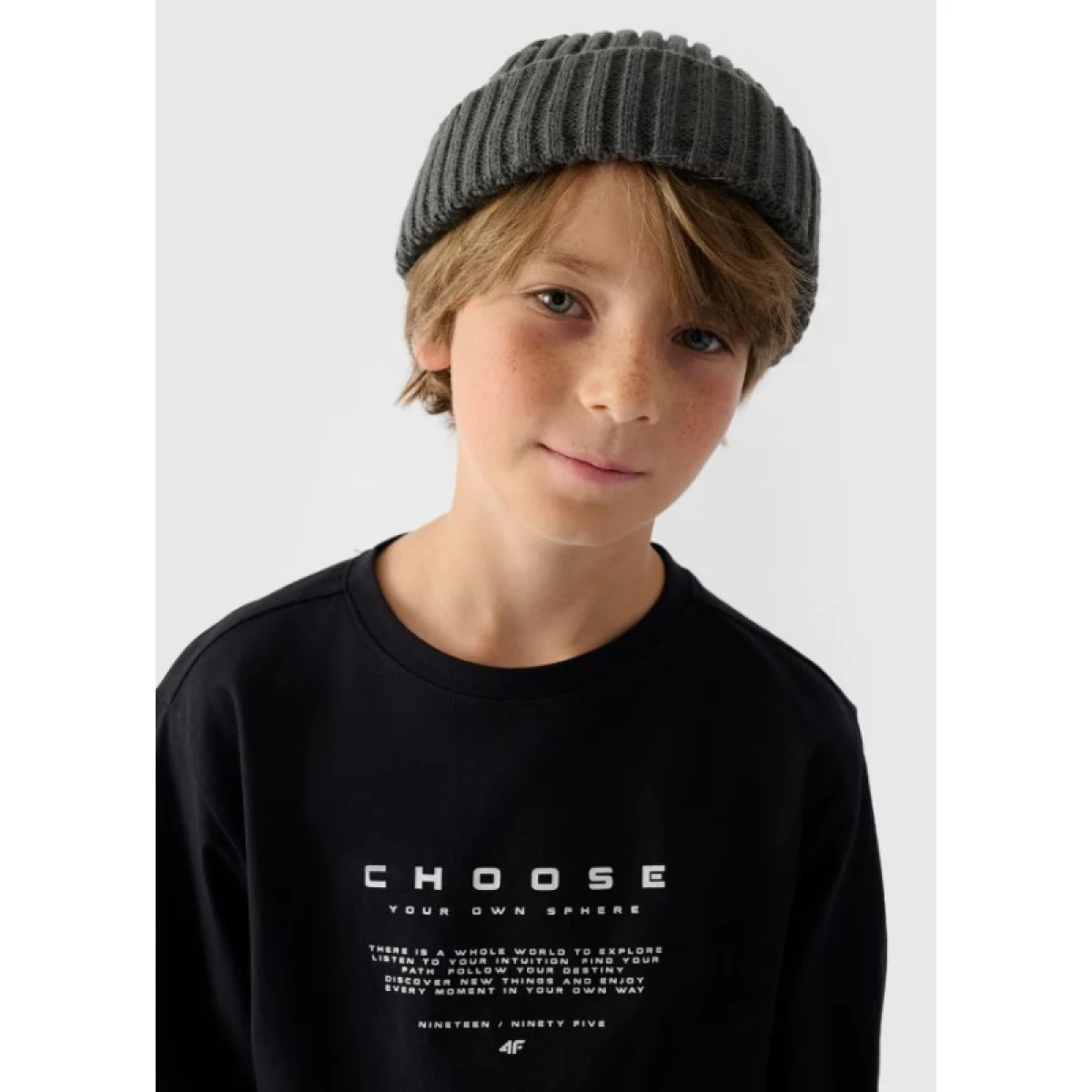 Chlapčenské tričko s dlhým rukávom 4F JUNIOR LONGSLEEVE-JWAW24TLONM294-20S-DEEP BLACK · záber 2