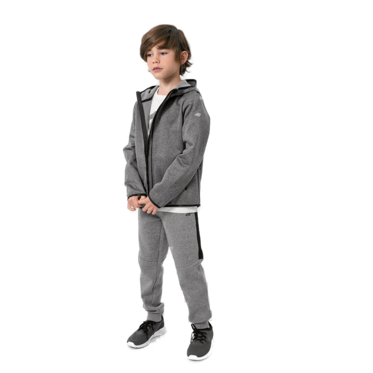 Chlapčenská turistická softshellová bunda 4F JUNIOR BOYS SOFTSHELL JSFM001-24M-MIDDLE GREY MELANGE · záber 2