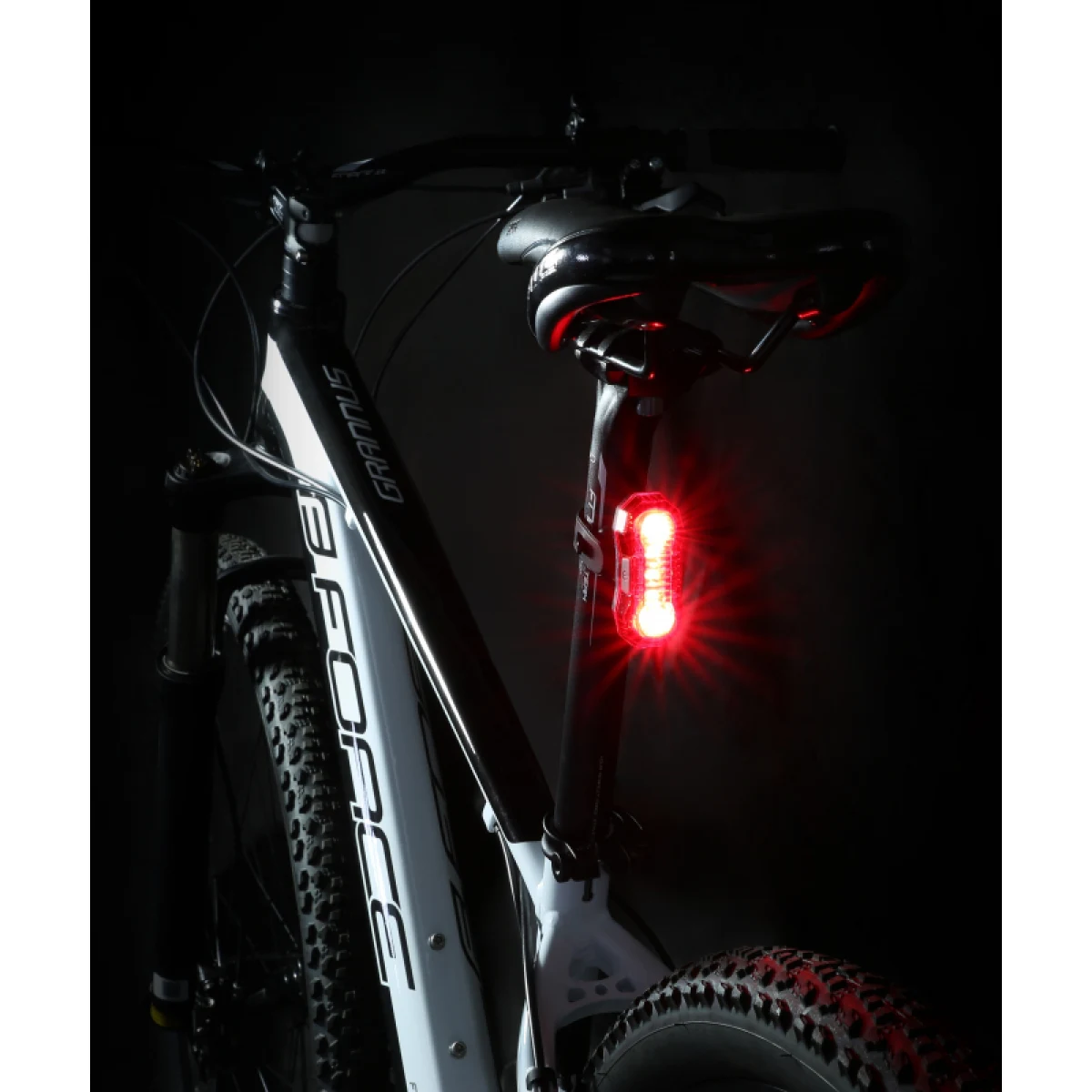 Svetlo na bicykel FORCE EXPRESS USB FRONT REAR · záber 4