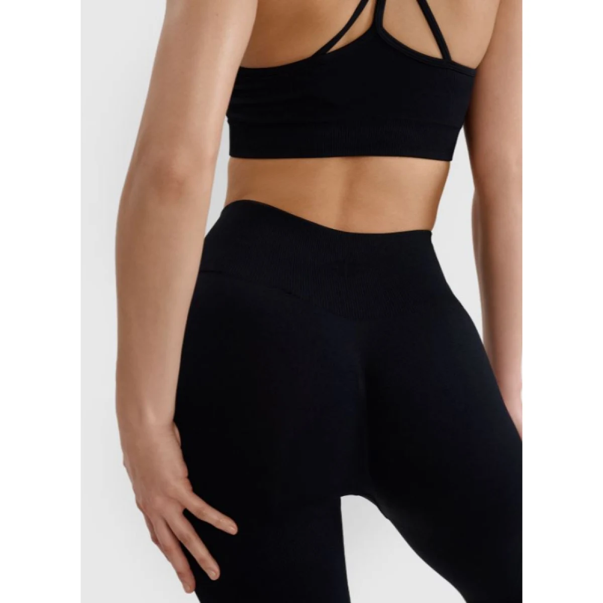 Dámske legíny 4F TIGHTS FNK F347-20S-DEEP BLACK · záber 2