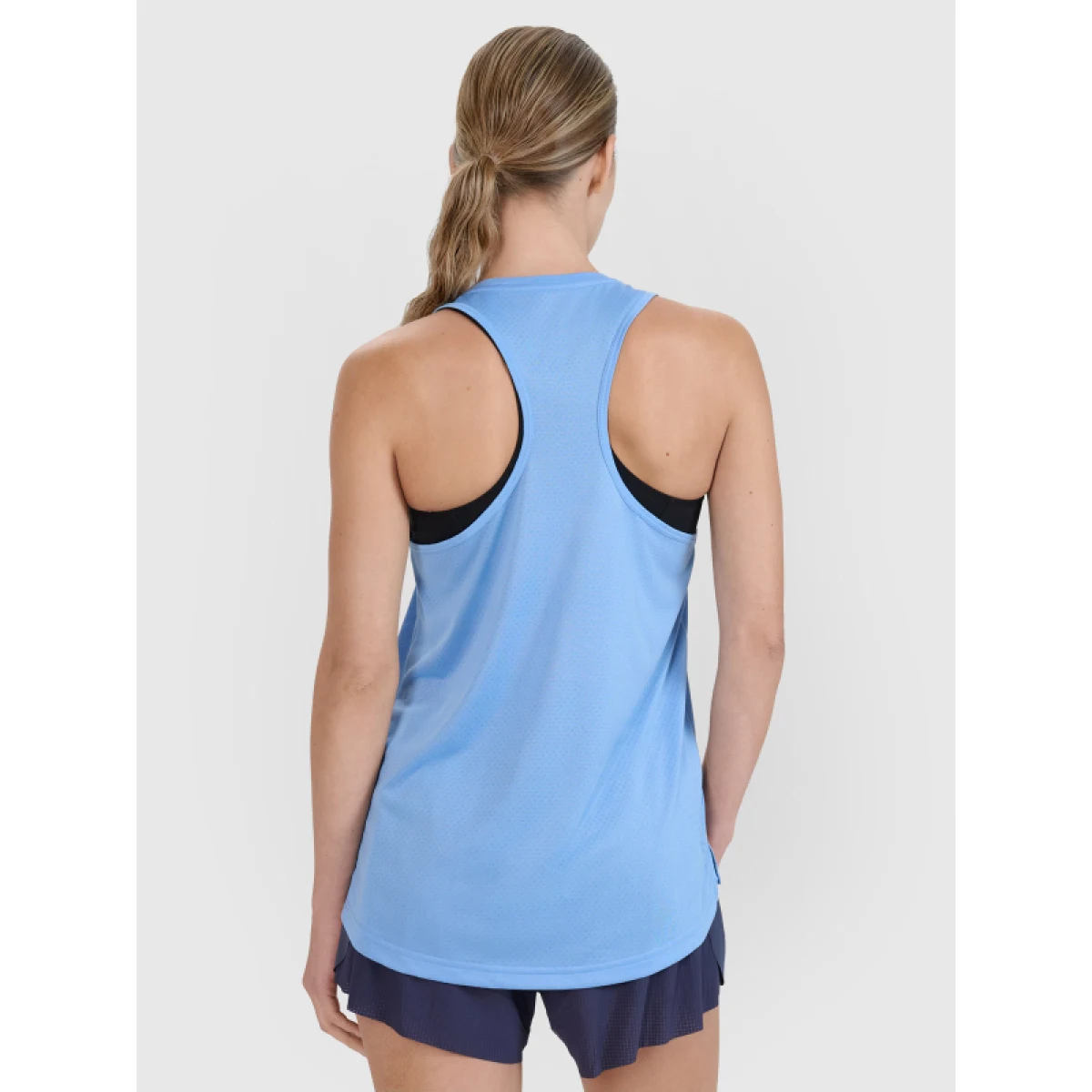 Dámske bežecké tričko bez rukávov 4F SLEEVELESS FNK-WSS25TFSLF427-33S-BLUE · záber 4