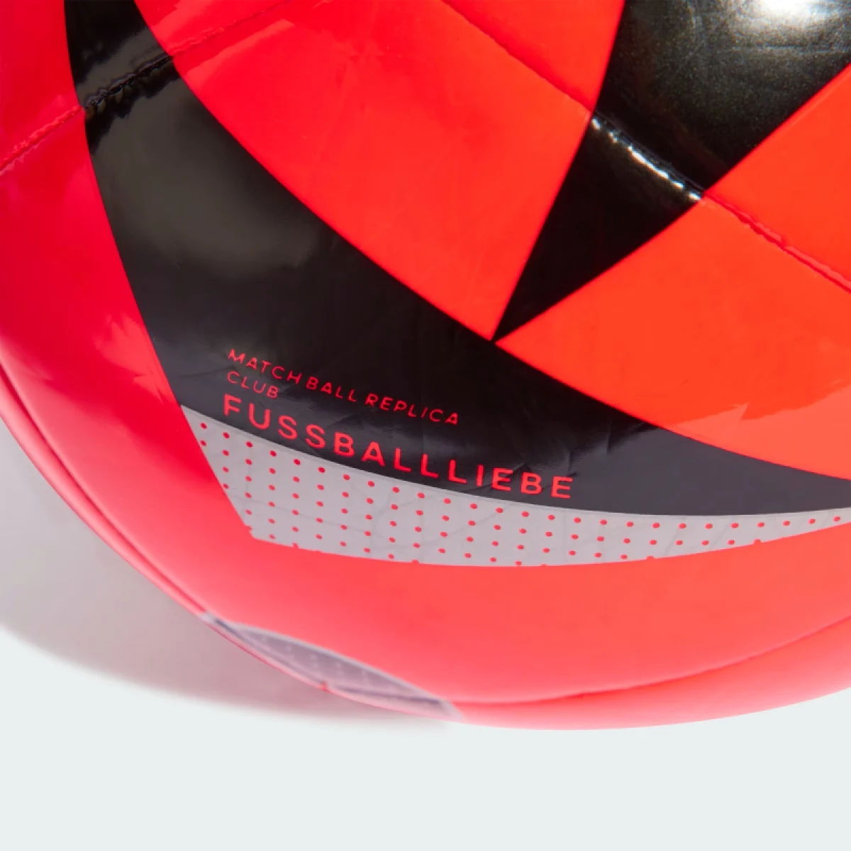 Futbalová lopta ADIDAS EURO24 CLB SOLRED BLACK SILVMT · záber 3