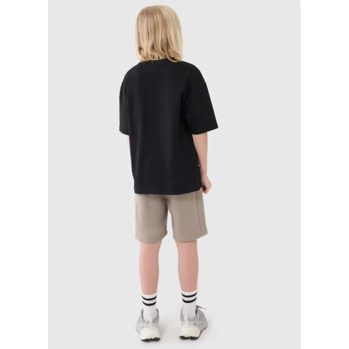 Chlapčenské teplákové kraťasy 4F JUNIOR SHORTS CAS M600-83S-BEIGE · záber 4