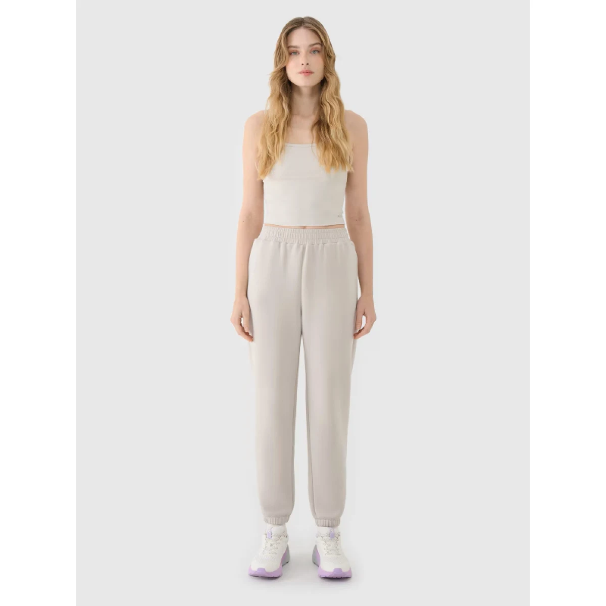 Dámske tepláky 4F TROUSERS CAS F1010-83S-BEIGE · záber 3