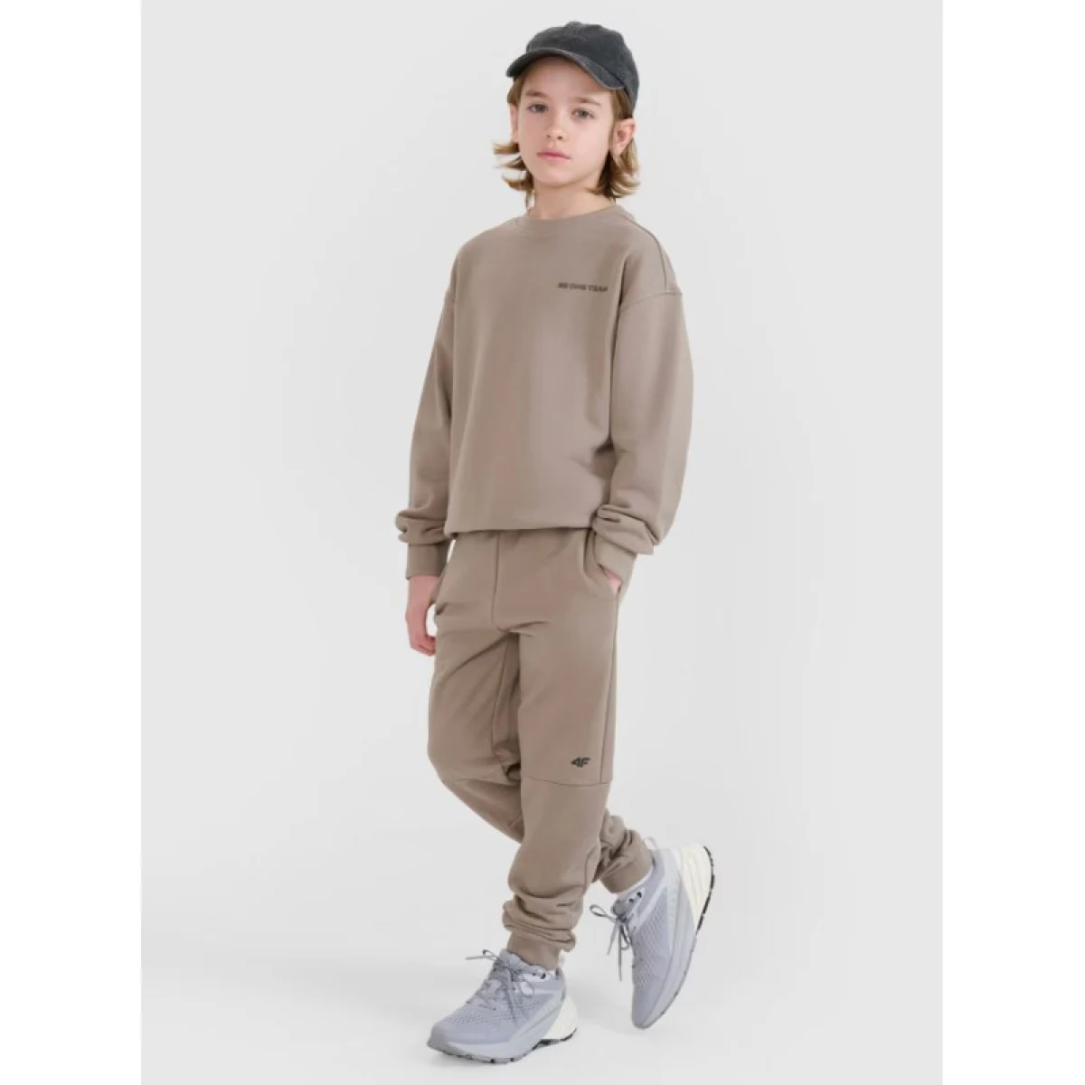 Chlapčenské tepláky 4F JUNIOR TROUSERS CAS M1103-83S-BEIGE · záber 2