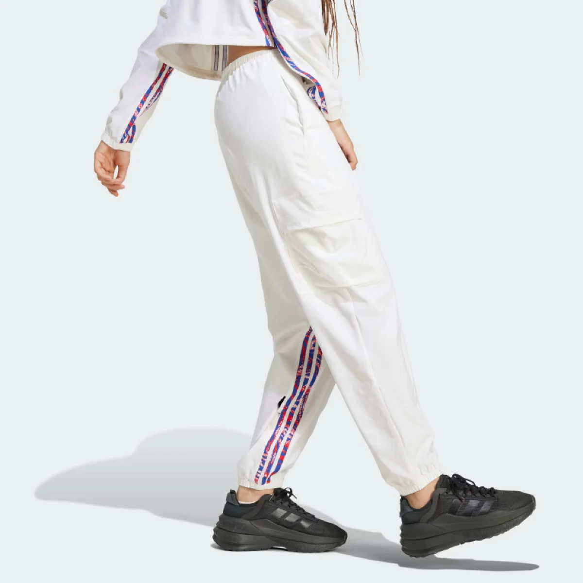 Dámske tepláky ADIDAS EXPRESS CARGO-IW8666-White · záber 2