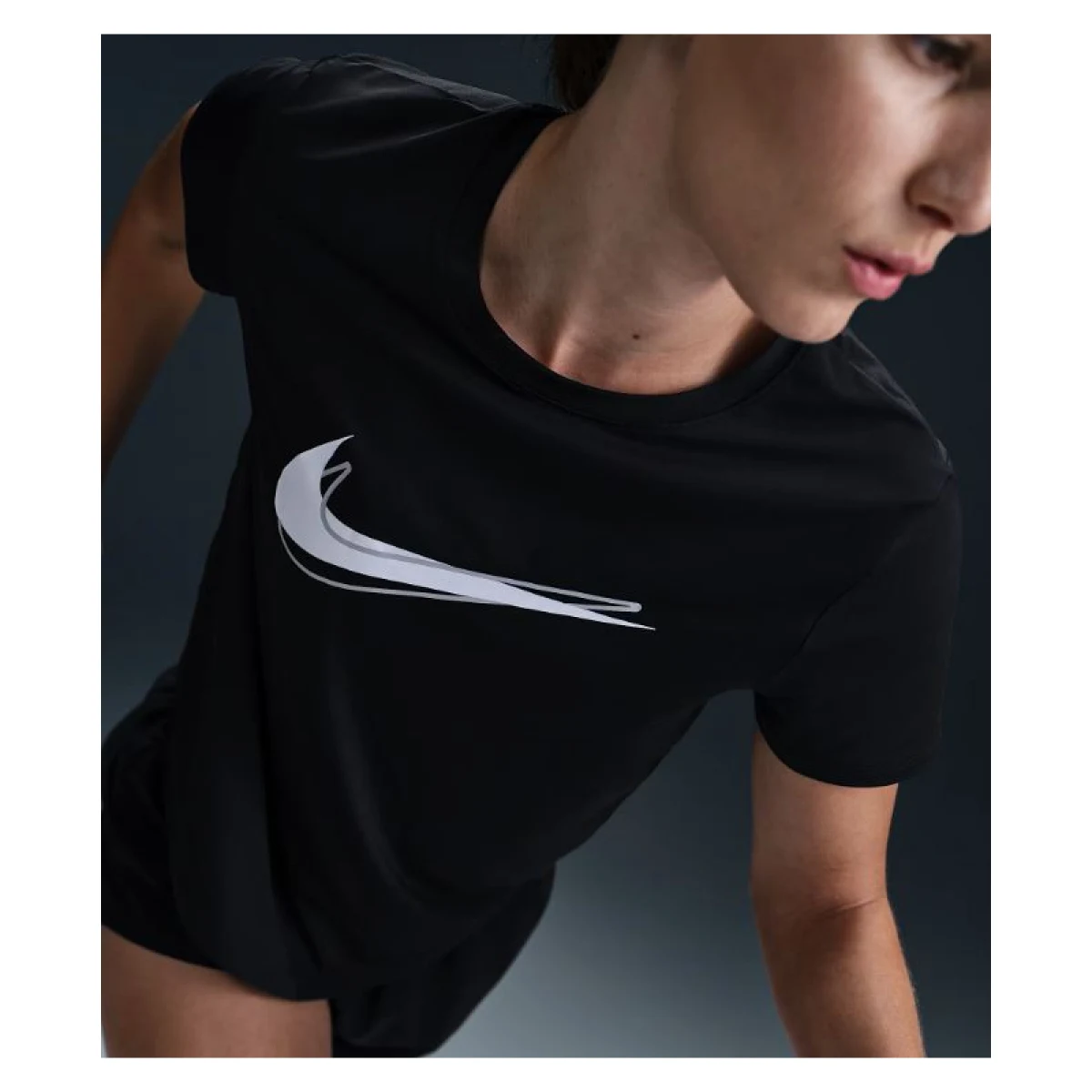Dámske bežecké tričko s krátkym rukávom NIKE W NK ONE SWSH HBR DF SS TOP · záber 2