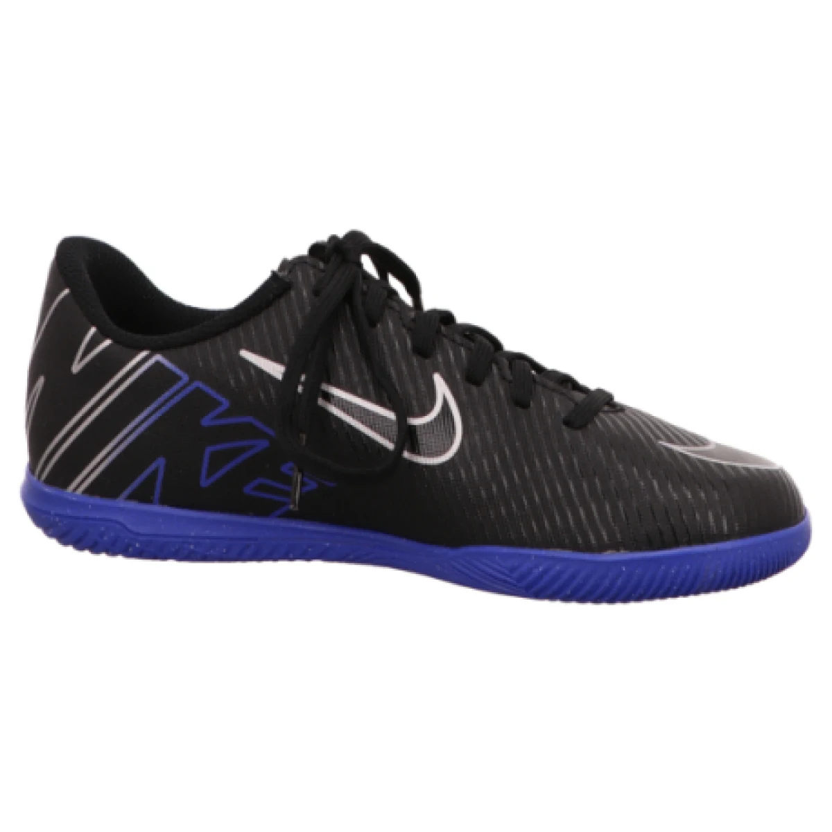 Chlapčenské futbalové kopačky halové NIKE Mercurial Vapor 15 Club Jr IC black hyper royal chrome · záber 1