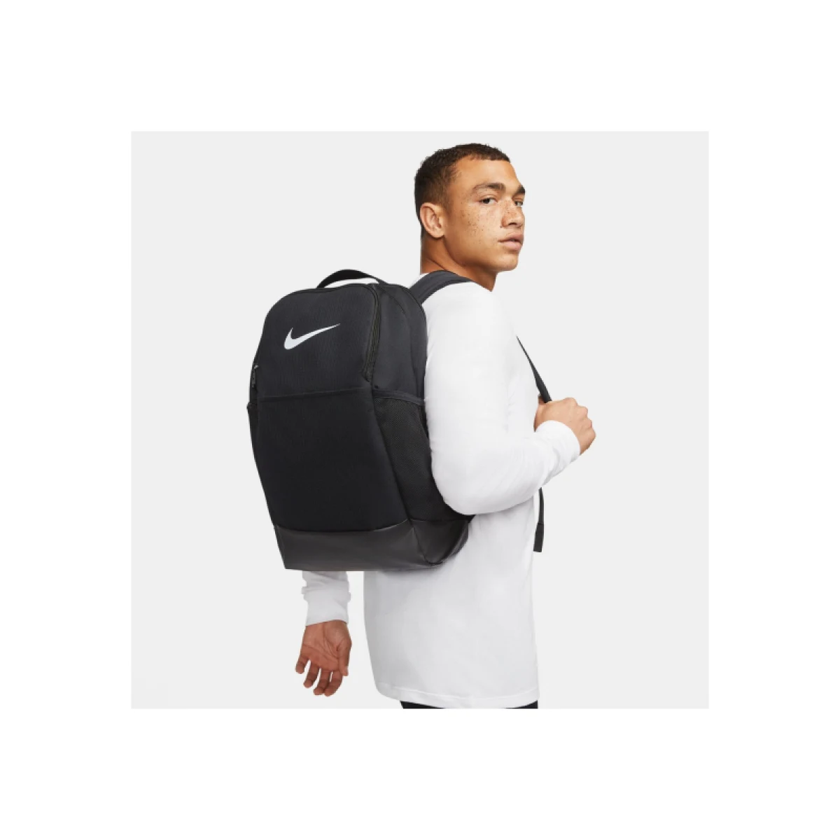 Batoh NIKE NK BRSLA M BKPK - 9.5 (24L)-Black · záber 4