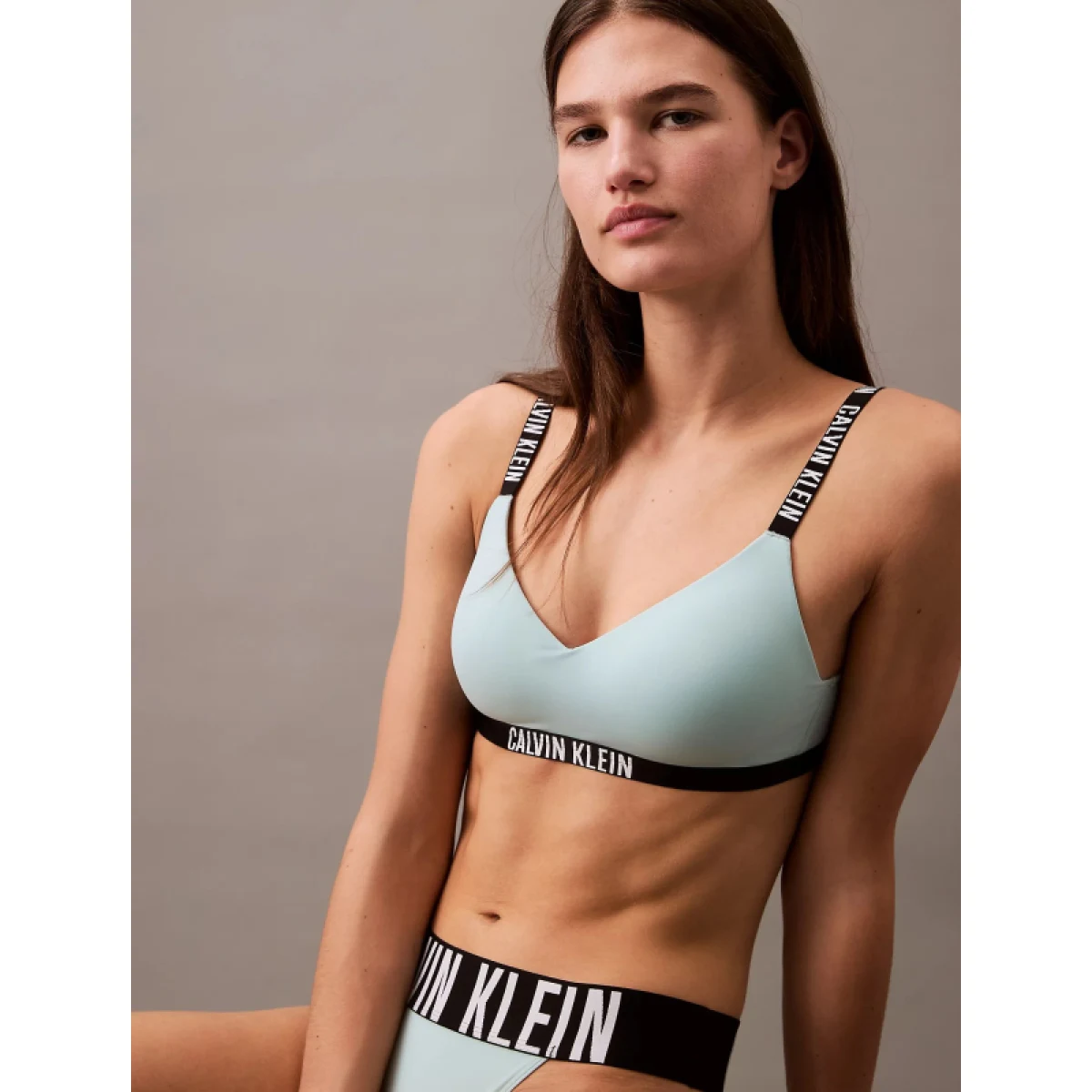 Dámska podprsenka CALVIN KLEIN LGHTLY LINED BRALETTE-Ether · záber 5