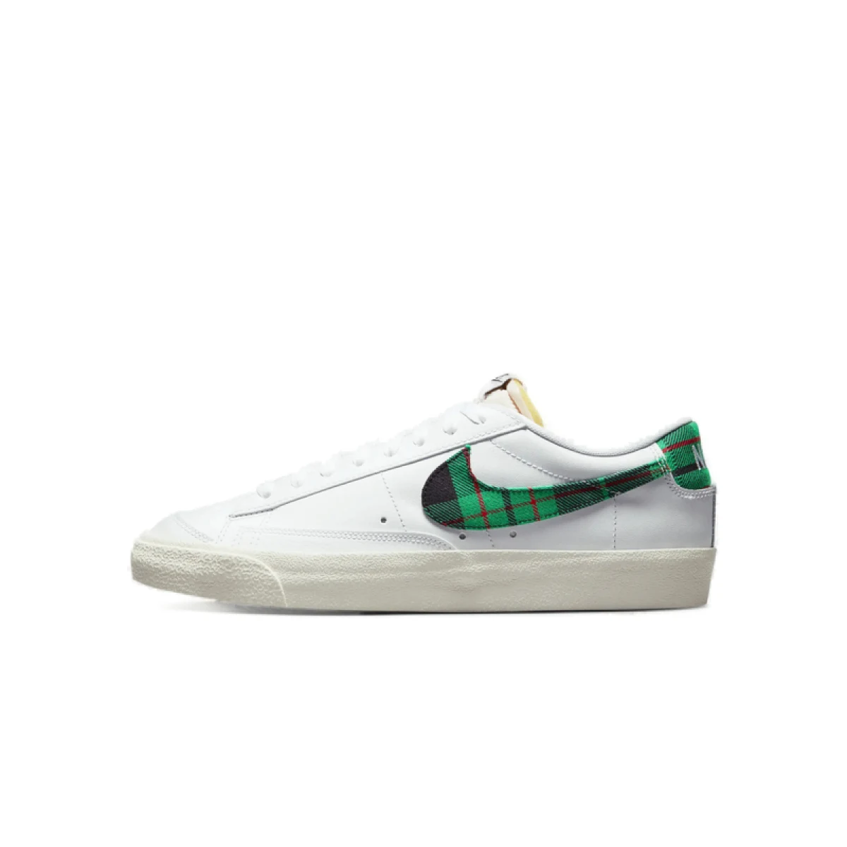 Pánska vychádzková obuv NIKE Blazer Low 77 Premium white university red stadium green · záber 2