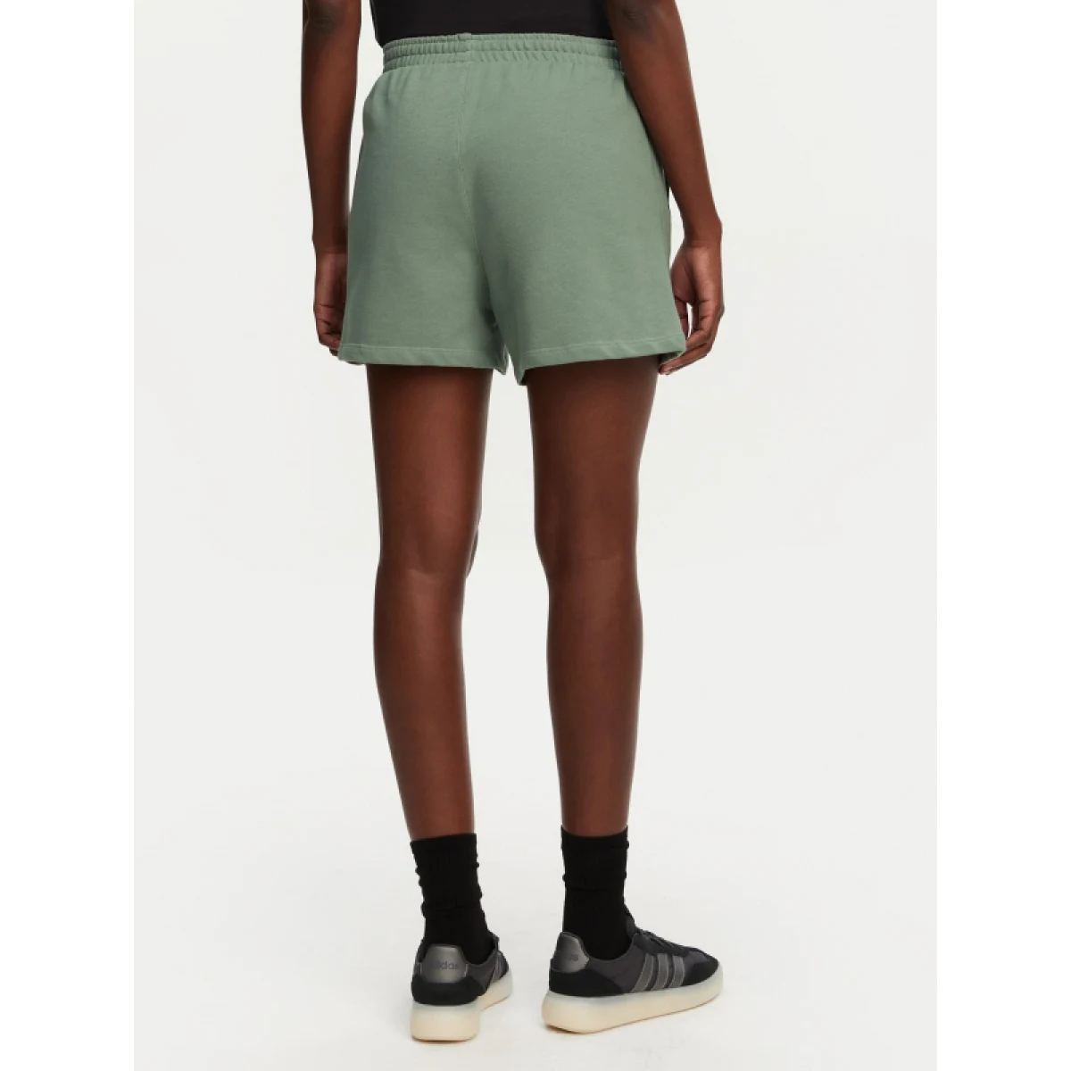 Dámske kraťasy ADIDAS ORIGINALS ESS SHORTS-SILGRN · záber 3