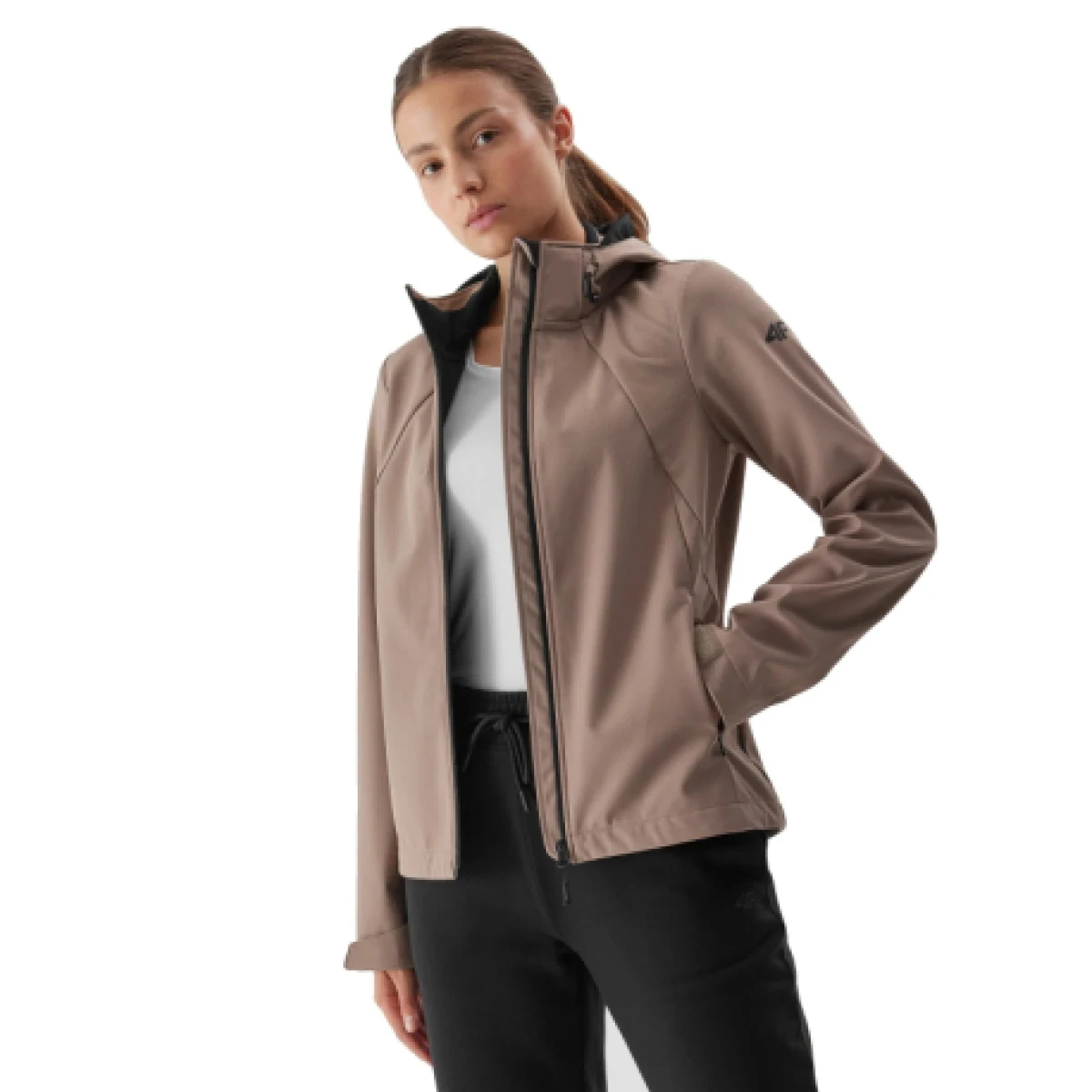 Dámska turistická bunda 4F SOFTSHELL JACKET-AW23TSOFF152-82S-LIGHT BROWN · záber 1