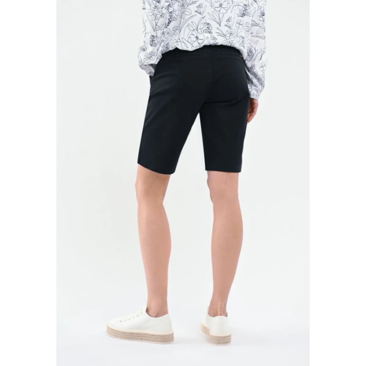 Dámske kraťasy VOLCANO P-MIYA-700-BLACK · záber 3