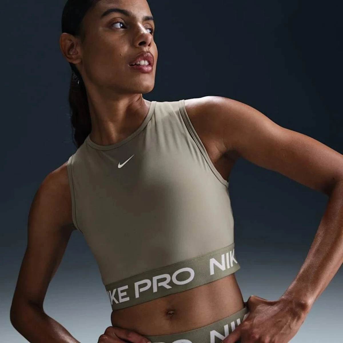 Dámske tréningové tielko NIKE PRO DF 365 CROP TANK-320-Beige · záber 2