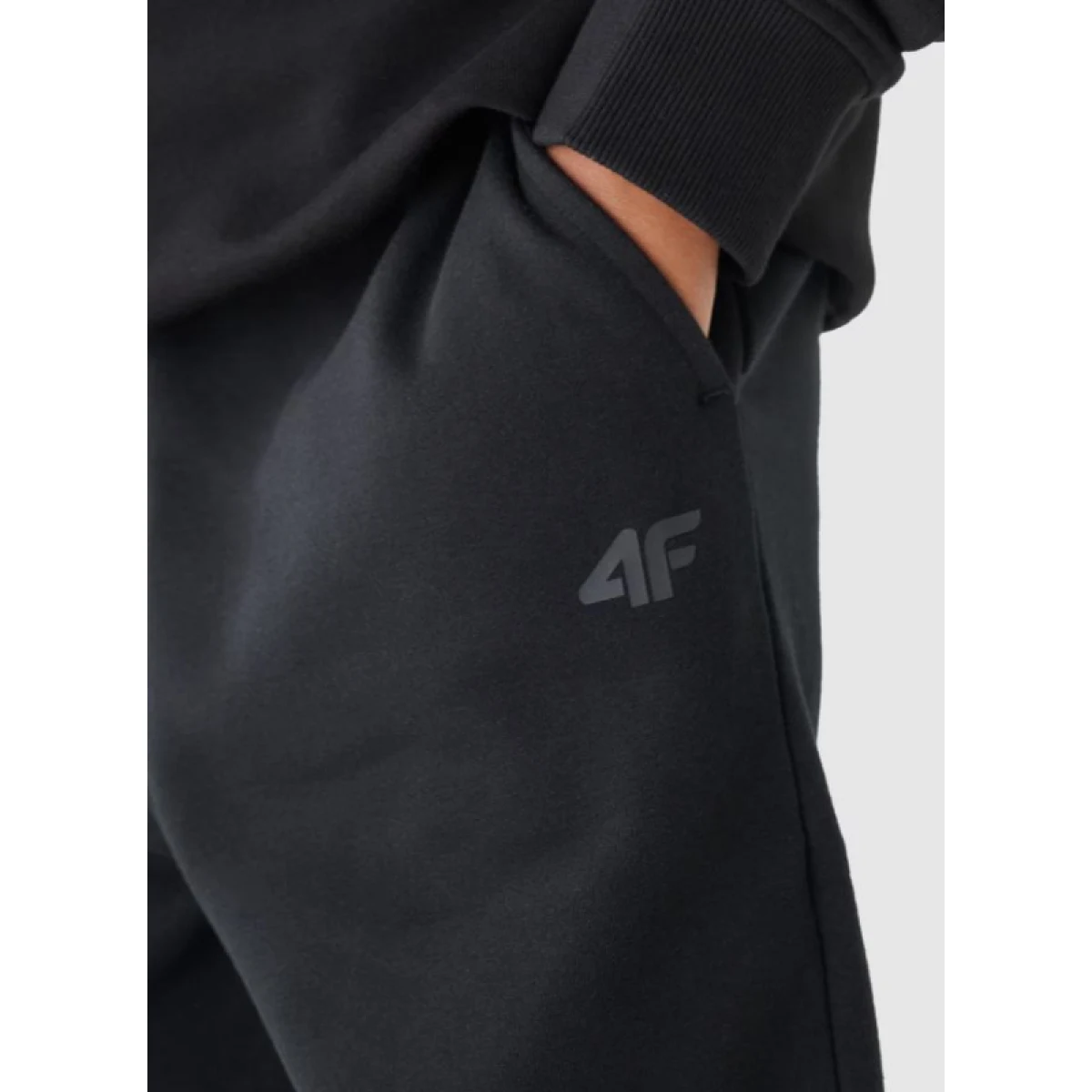 Chlapčenské zateplené tepláky 4F JUNIOR TROUSERS-JWAW24TTROM761-20S-DEEP BLACK · záber 5