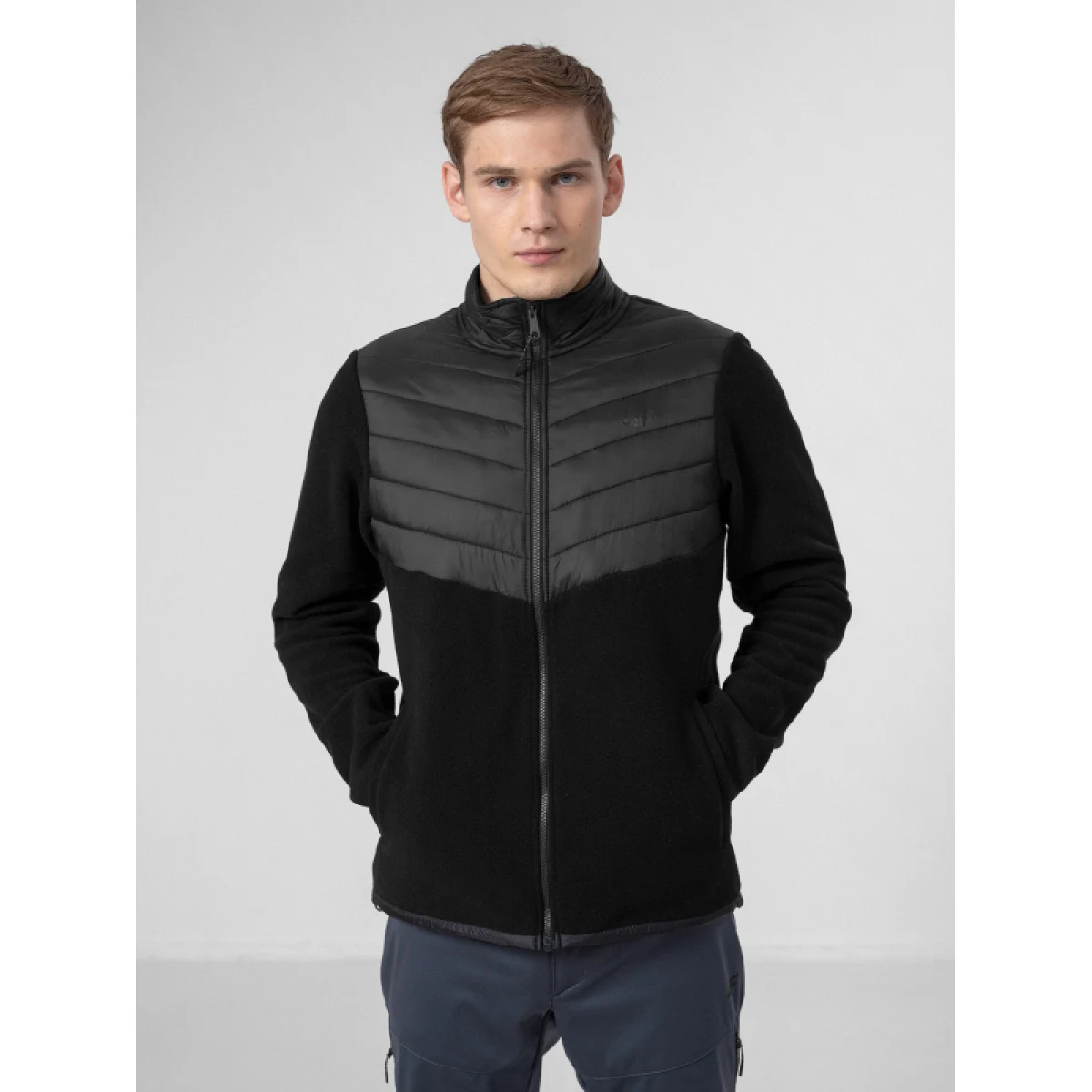 Pánska turistická flisová mikina so zipsom 4F MENS FLEECE PLM014A-20S-DEEP BLACK · záber 2