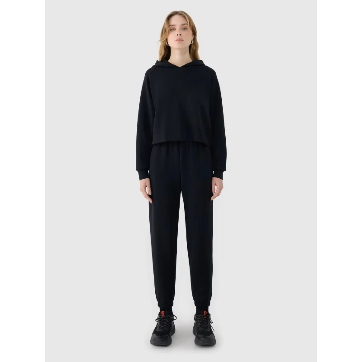 Dámska mikina s kapucňou 4F SWEATSHIRT F1562-20S-DEEP BLACK · záber 4