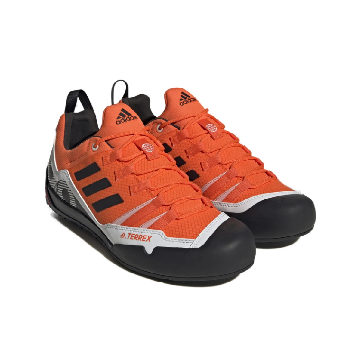 Pánska nízka turistická obuv ADIDAS Terrex Swift Solo Approach impact orange core black white · záber 4